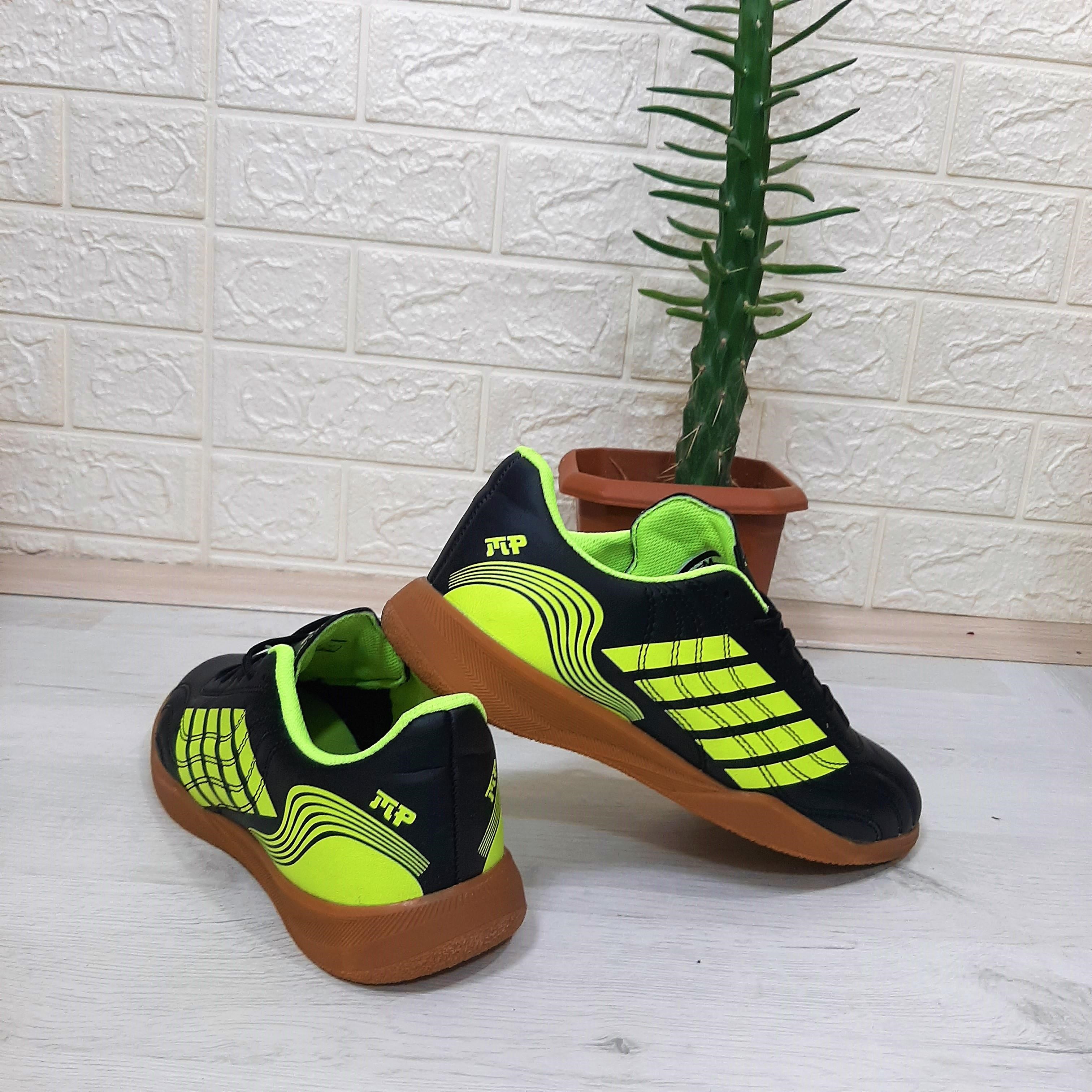 M.P 1351 Siyah-Sarı Kaymaz Taban Futsal Futbol Ayakkabı