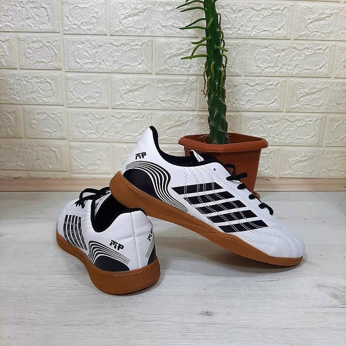 M.P 1351 Beyaz - Siyah Kaymaz Taban Futsal Futbol Ayakkabı