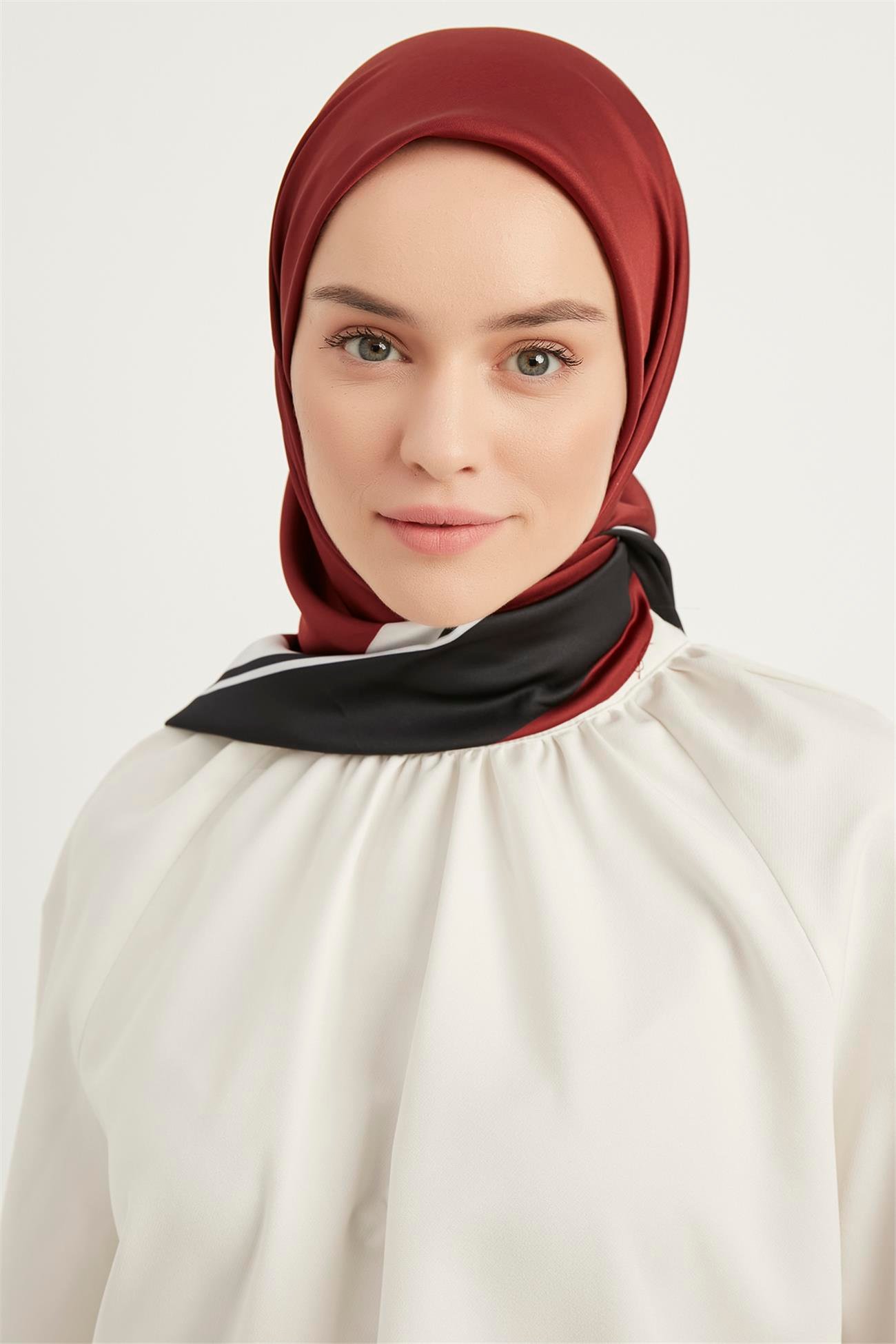 DiğerRAYON EŞARPKaraca Rayon Eşarp - BORDO/SİYAH