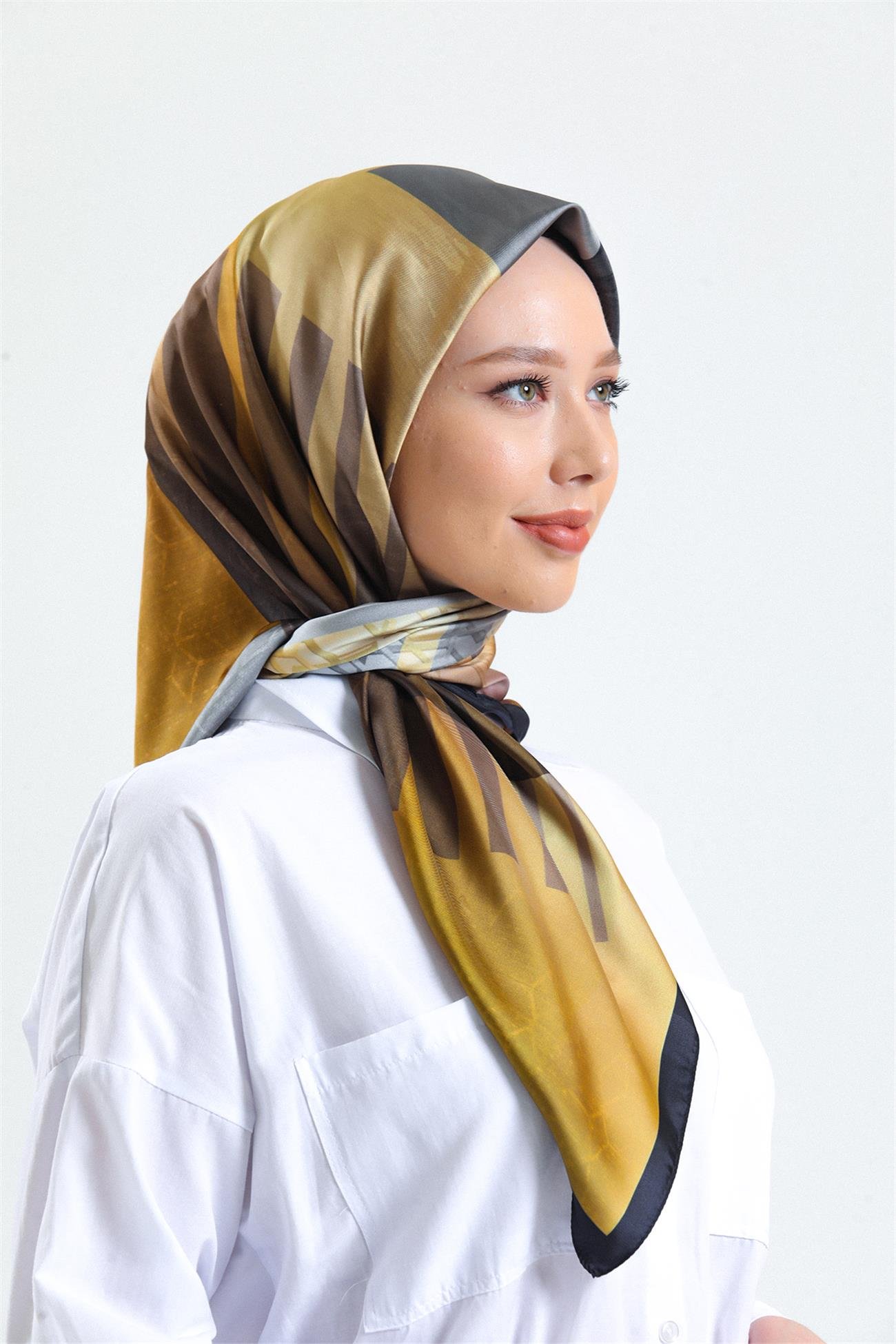 KARACARAYON EŞARPKaraca Rayon Eşarp - SİYAH/GOLD