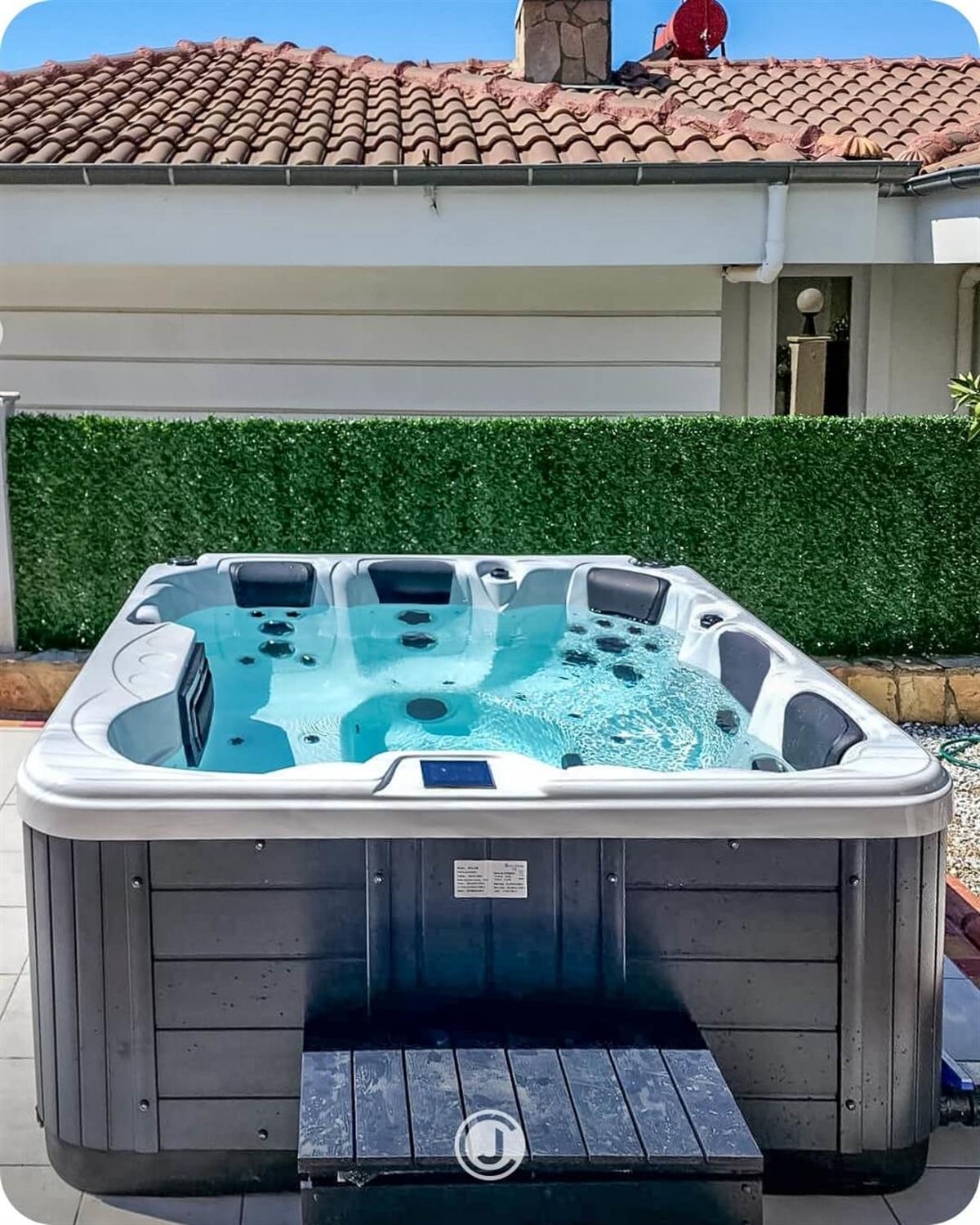 Dış Mekan Isıtmalı 6 Kişilik Bahçe ve Teras Spa Jakuzi 200x200X85 (h) cm