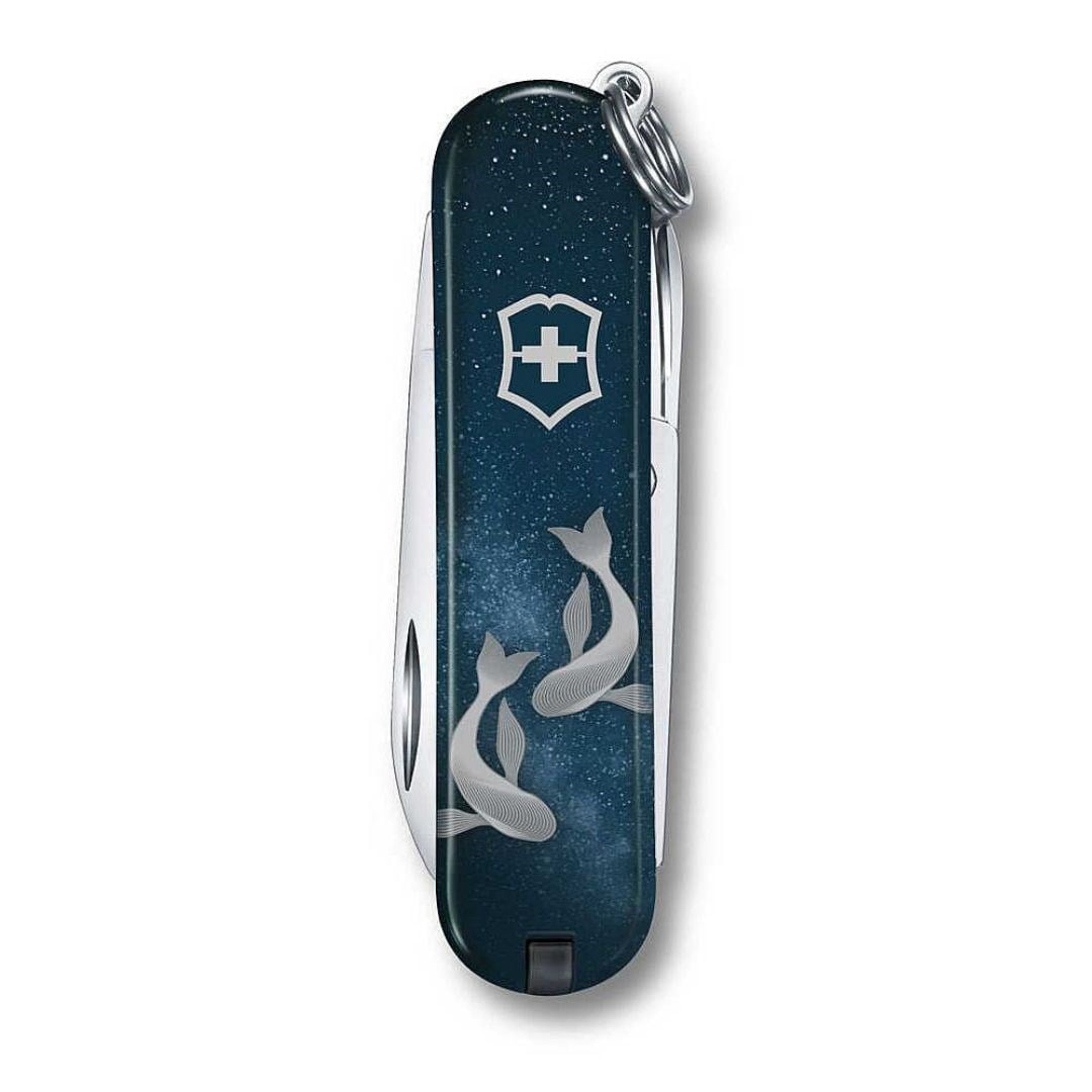 Victorinox 0.6223.2PIS Classic SD Zodiac Signs 58mm Çakı, Balık Burcu