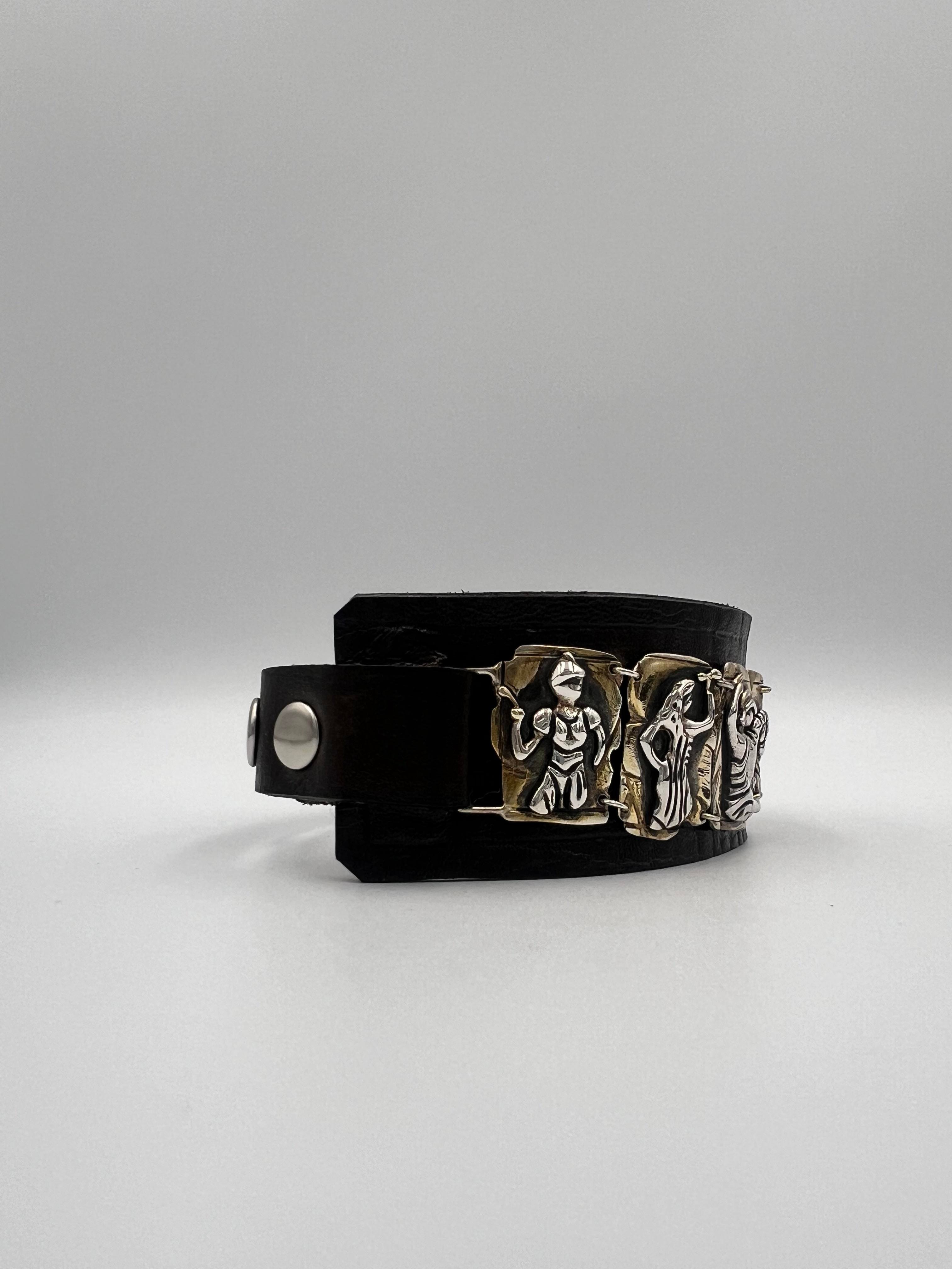 AMAZON KADINLARI DERİ BİLEKLİK