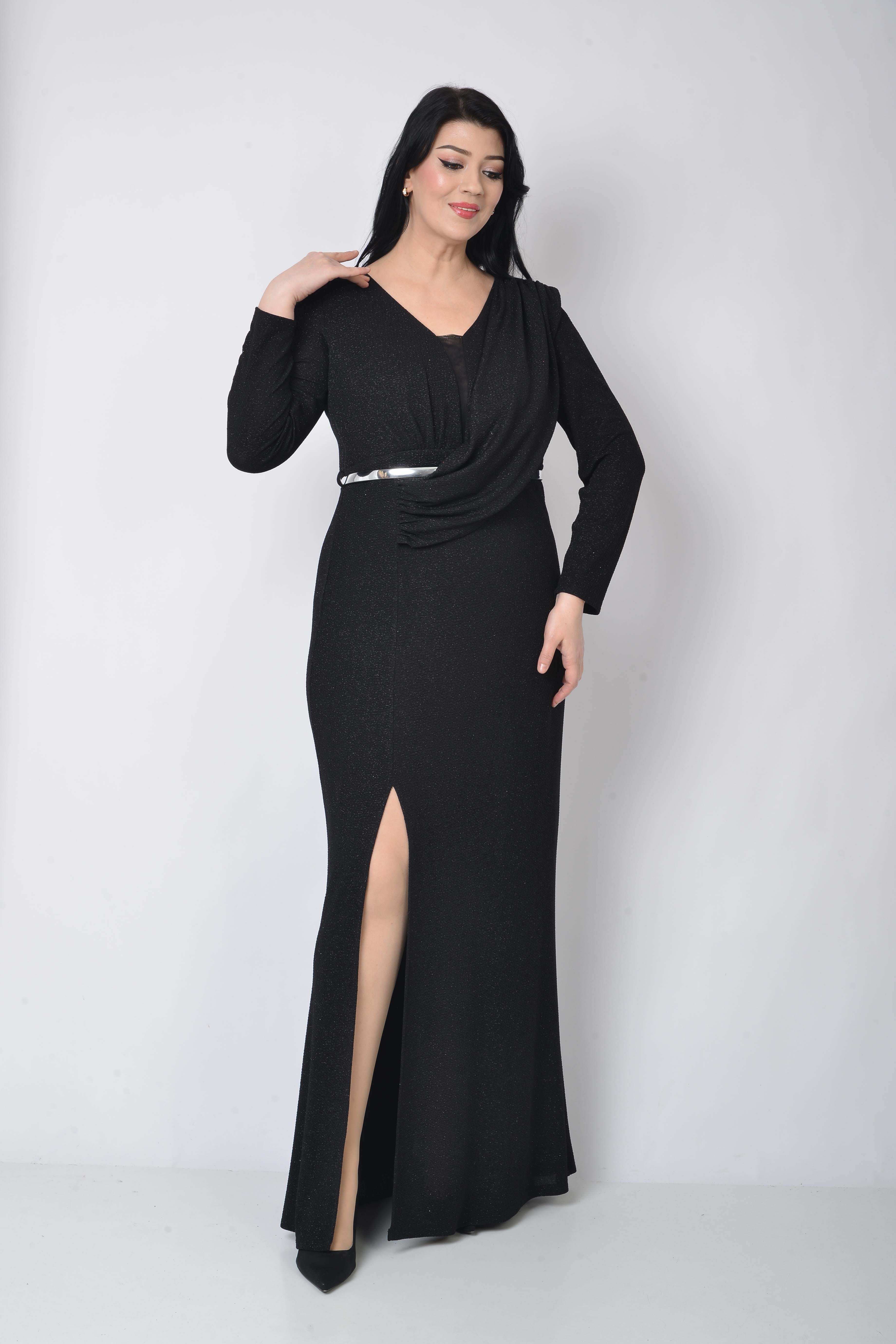 Büyük Beden Yırtmaç Detaylı Siyah Renkli Likralı Simli Abiye Elbise