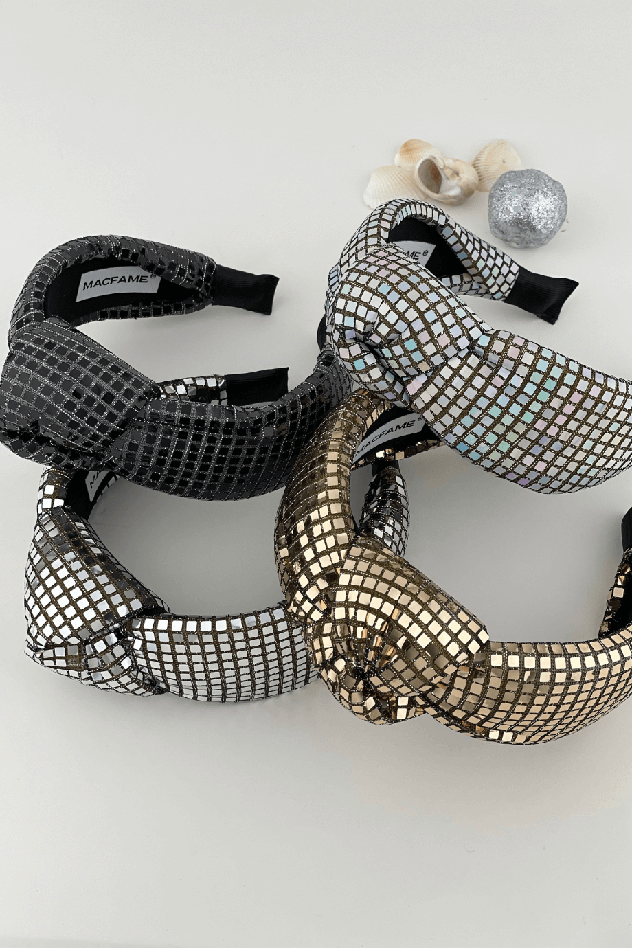 Altın Renk Kare Pullu Düğümlü Saç Tacı