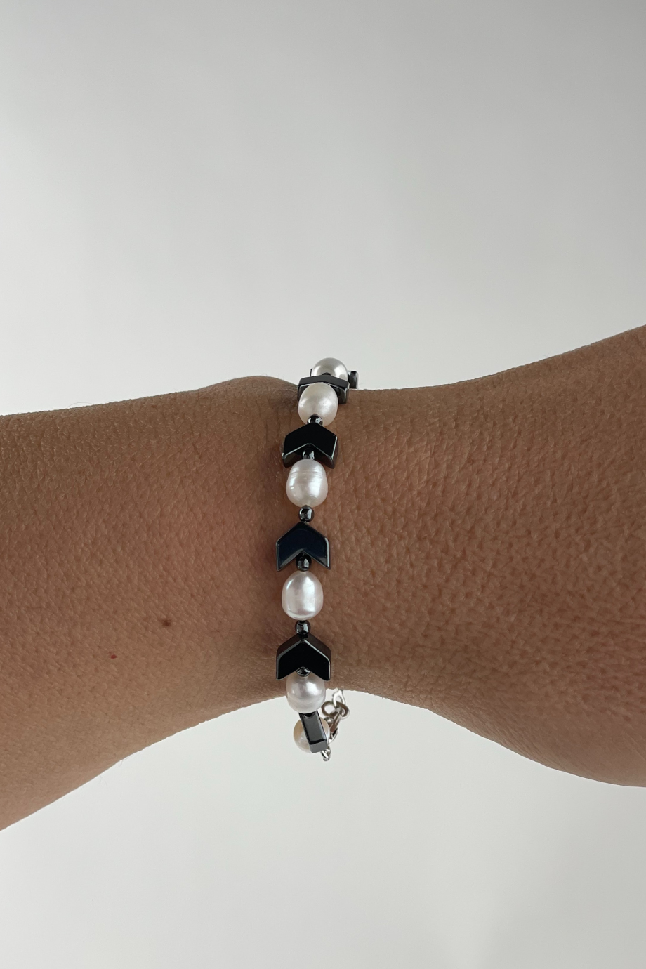 İnci taneleri bileklik