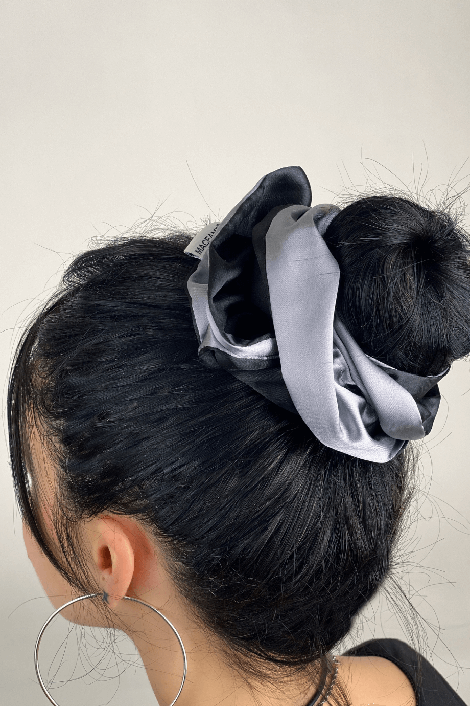 Fırfırlı Büyük Saten Scrunchie Gri