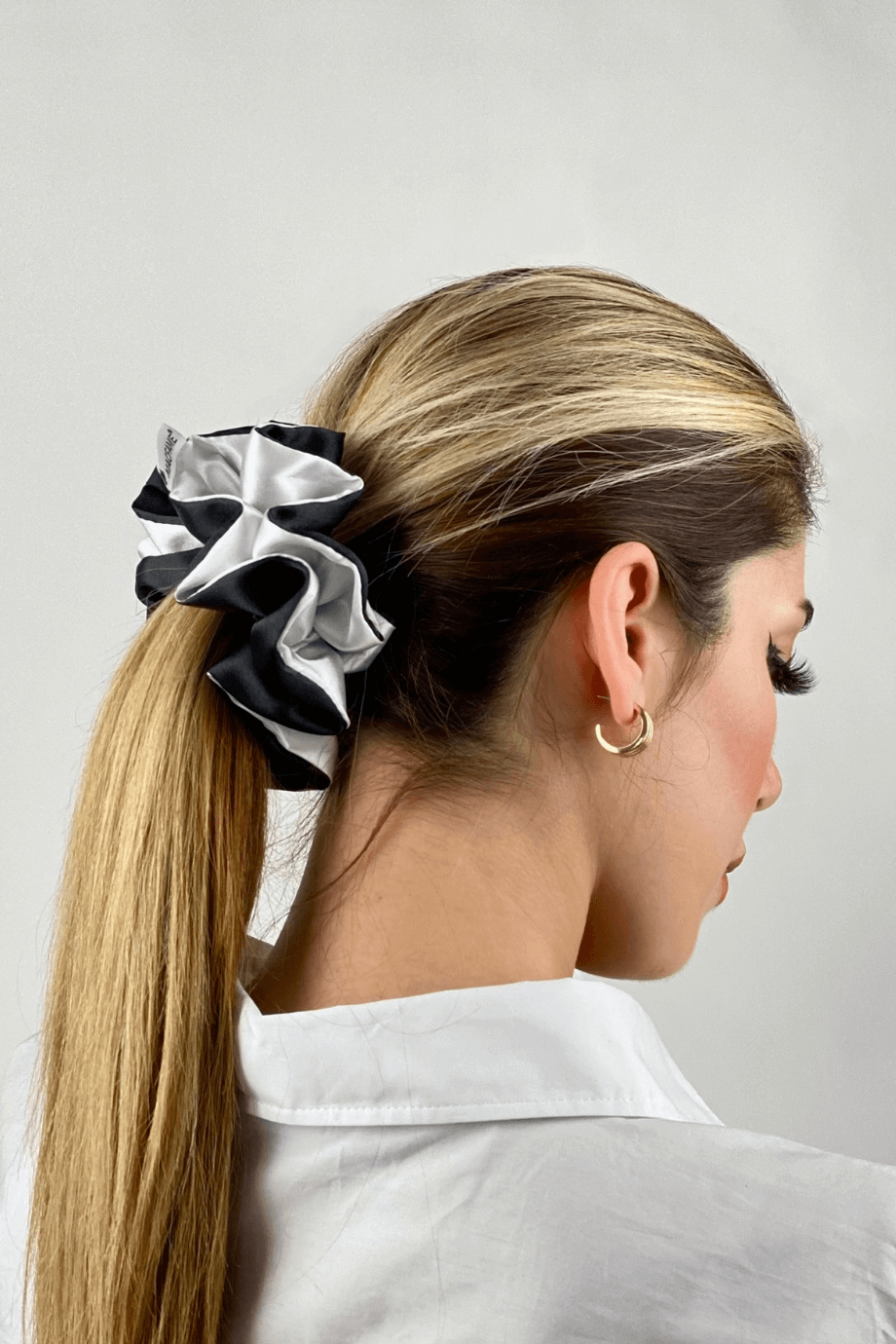 Fırfırlı Saten Scrunchie Lastik Toka Beyaz