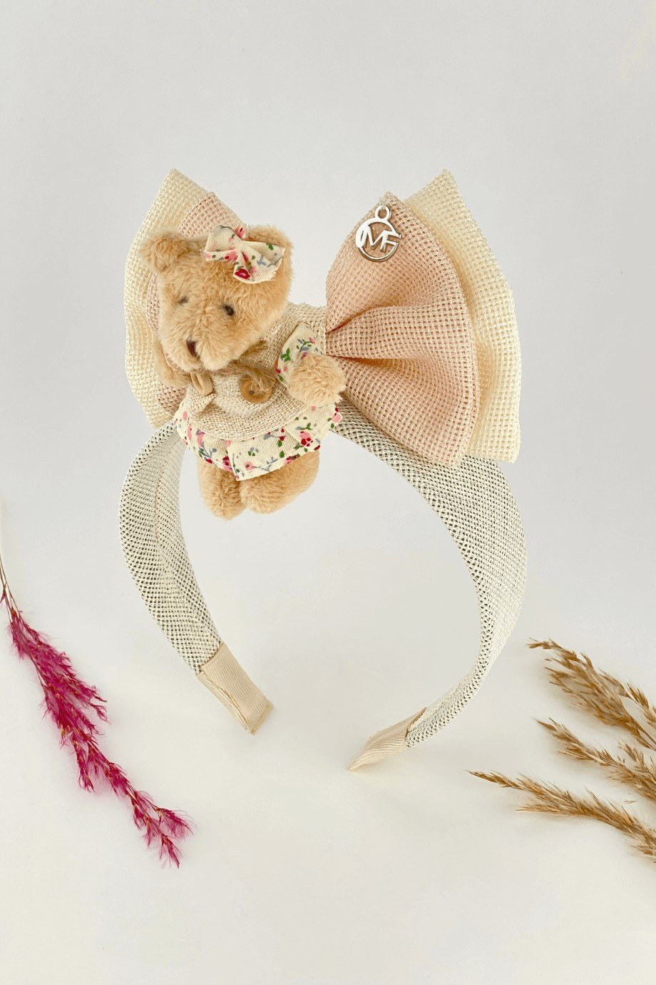 Macfame Bej Fiyonk Detaylı Ayıcıklı Keten Taç