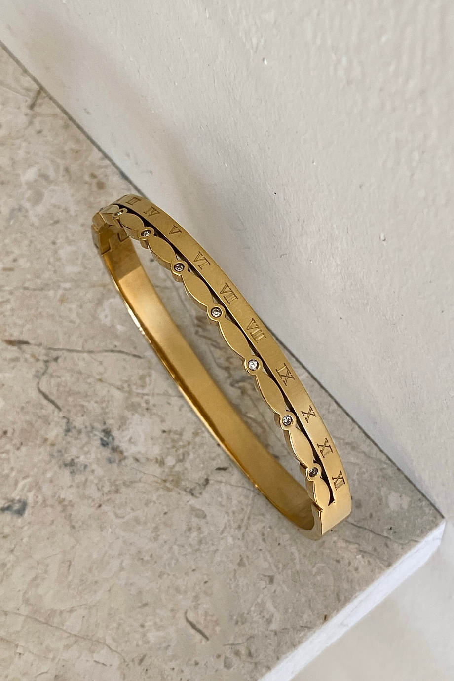 Taşlı Çelik Kelepçe Bileklik Gold