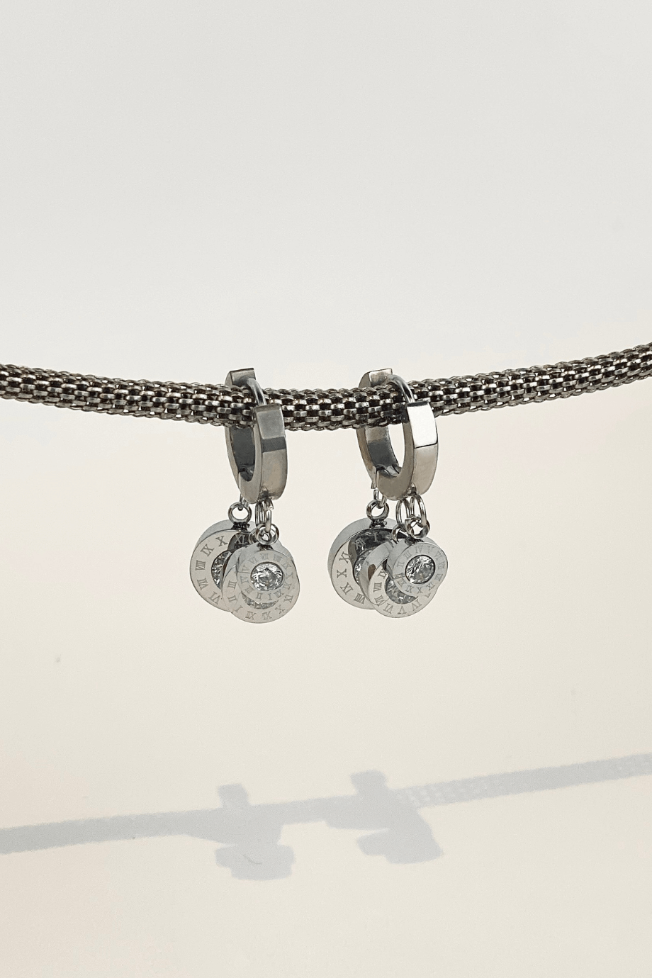 Gümüş Çelik Kadın Sallantılı Halka Küpe Modelleri