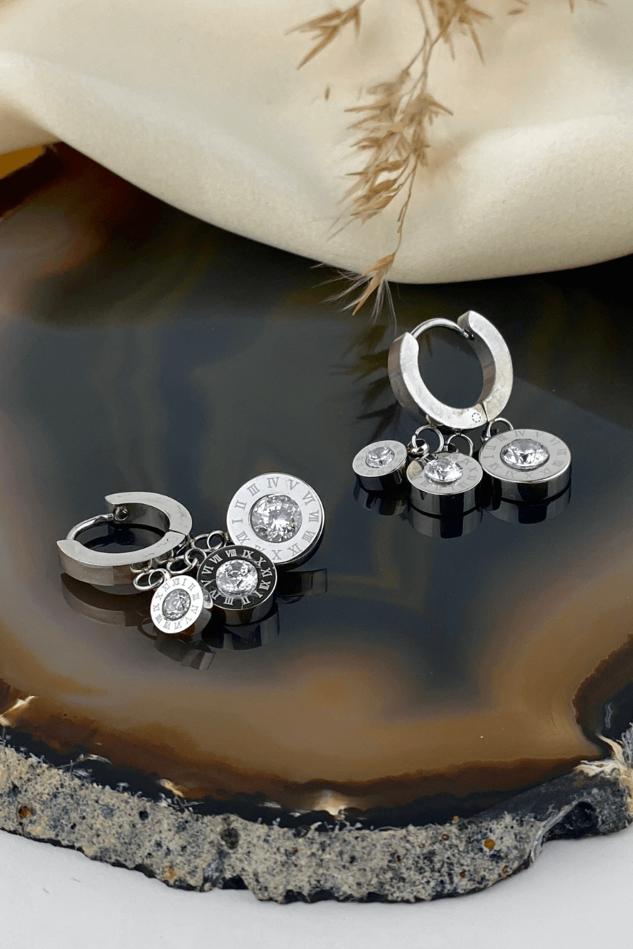 Roma Rakamlı Taşlı Sallantılı Halka Küpe Gümüş