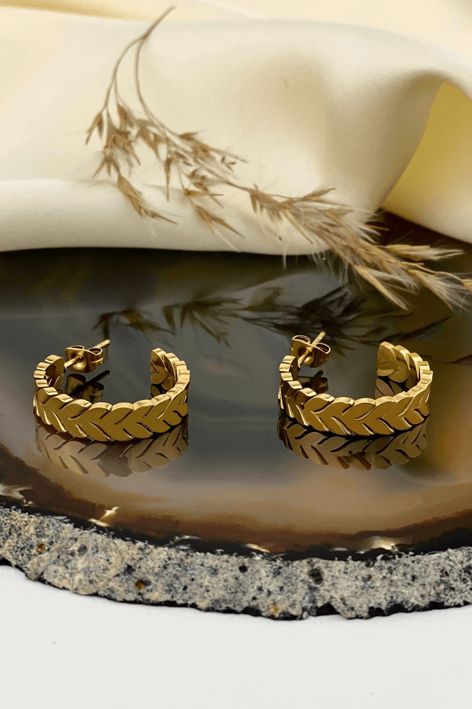 Sıralı Ok Halka Küpe Gold