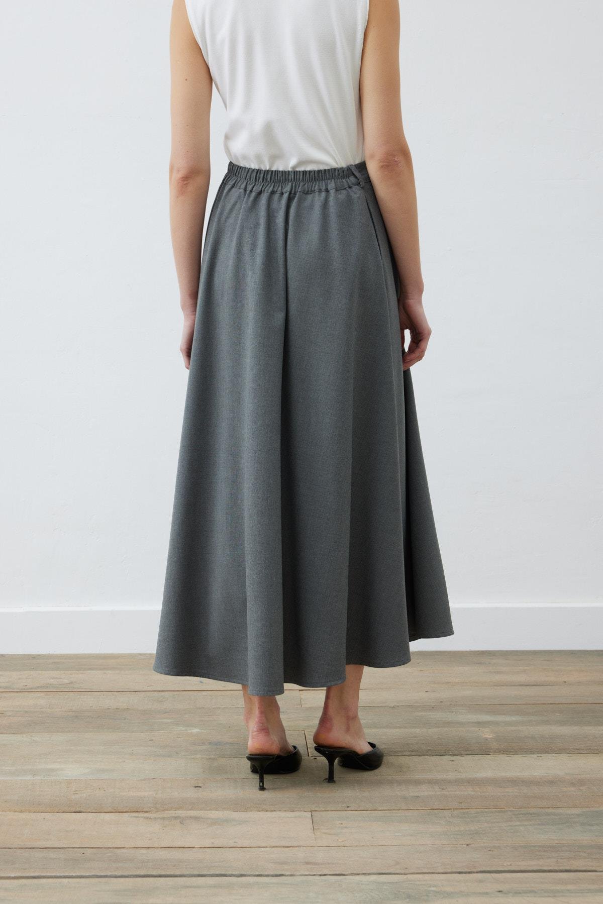【新品タグ付】NKNIT flared skirt サイズ0 BLAKE VISCOSE FLARED SKIRT LIGHT GRAY