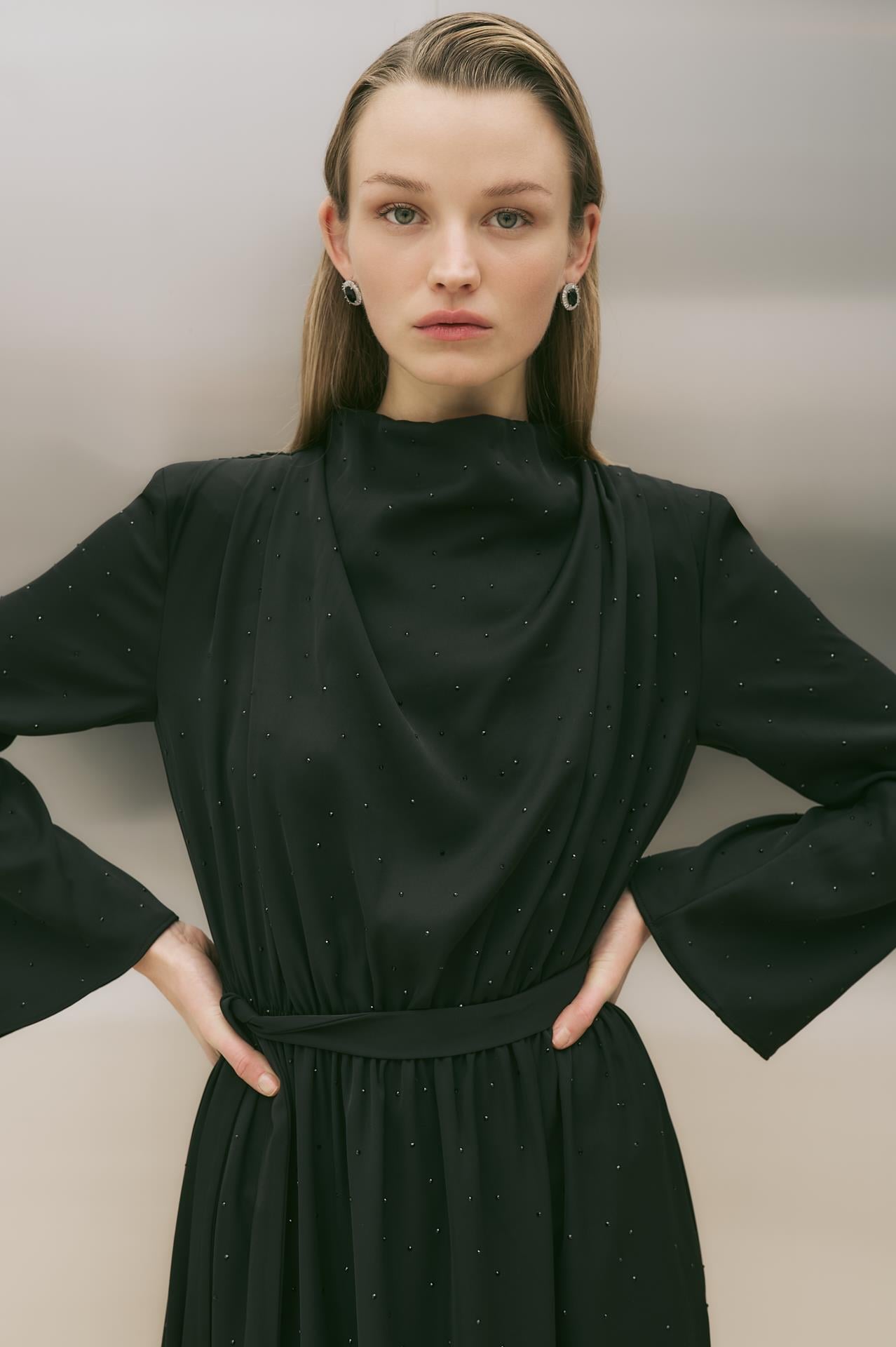 CHARLOTTE SERPME TAŞ KREP ELBİSE SİYAH