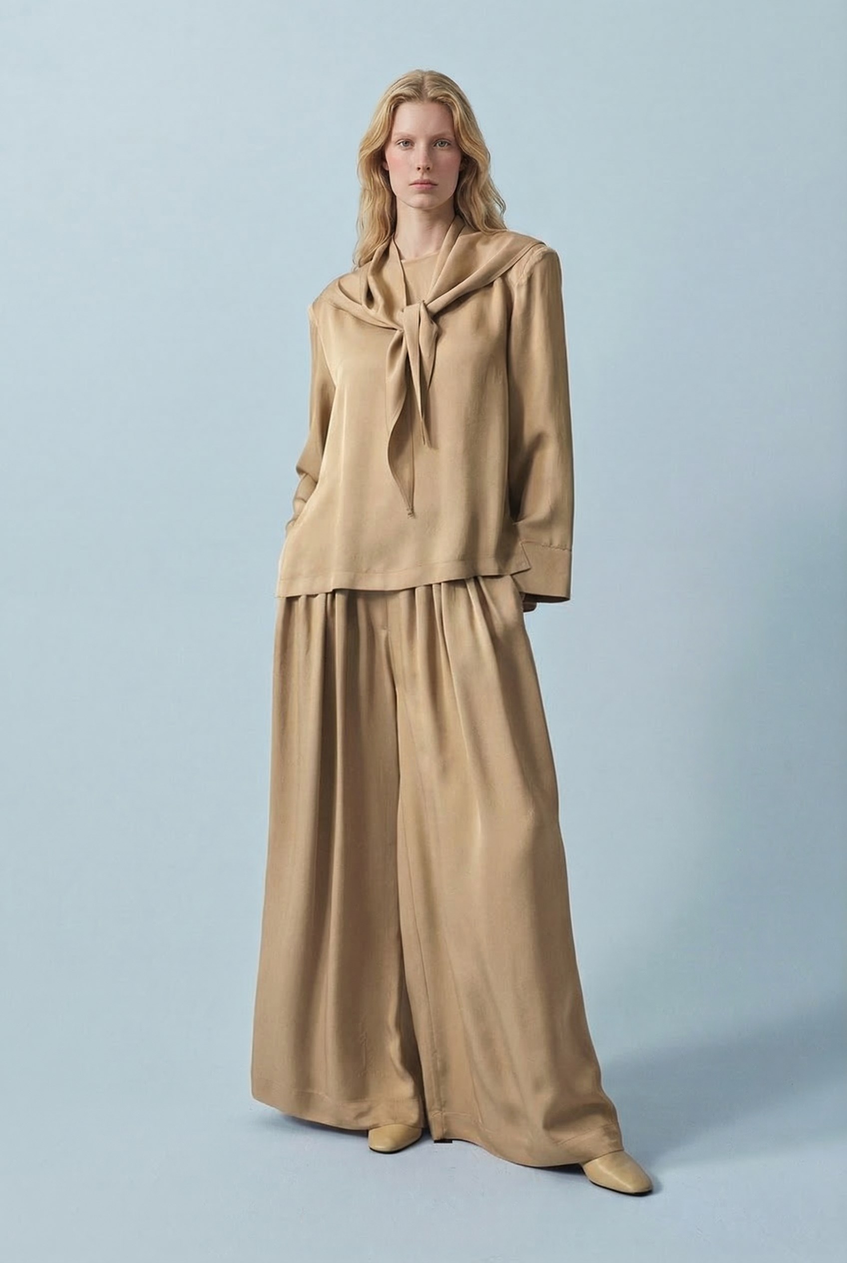 EVAN ASETAT FULARLI BLUZ PANTOLONLU TAKIM CAMEL