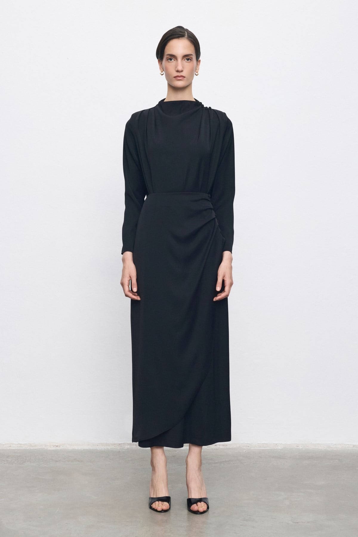 STELLA KREP ETEKLİ TAKIM SİYAH