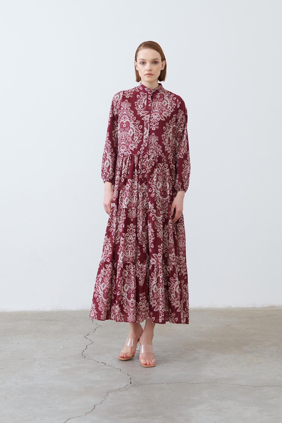 VOGUE DESENLİ VUAL KAT KAT ELBİSE BORDO