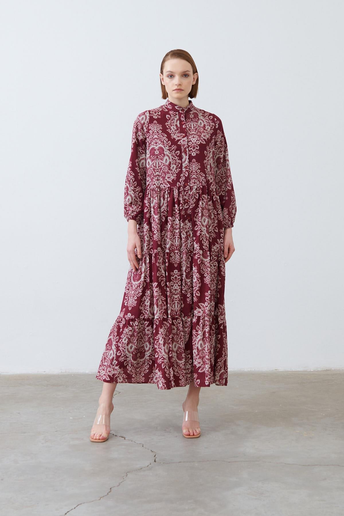 VOGUE DESENLİ VUAL KAT KAT ELBİSE BORDO