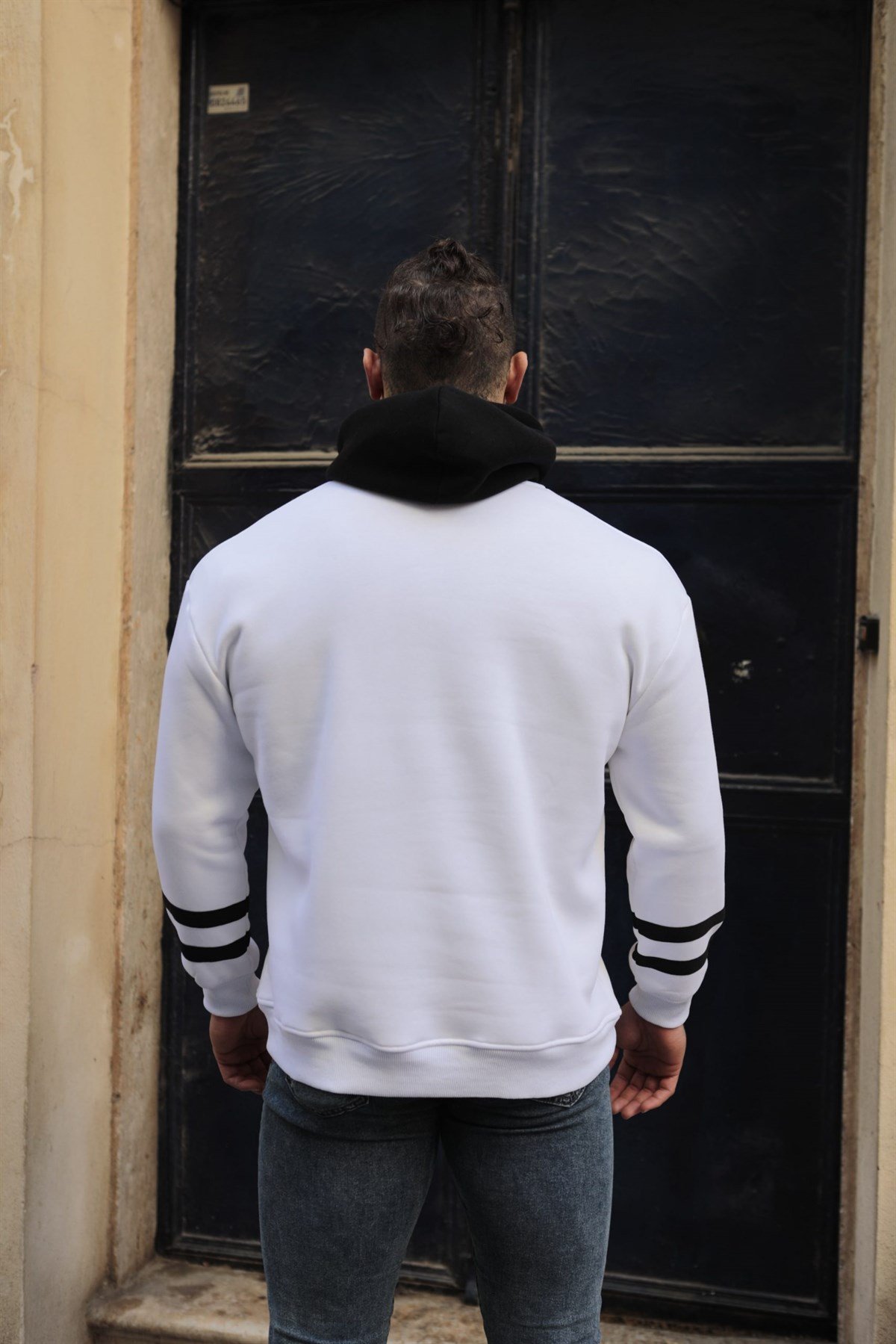 Kolu Şeritli Kapşonlu Beyaz Oversize Sweatshirt