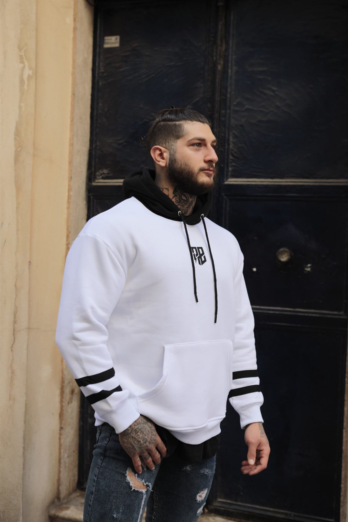 Kolu Şeritli Kapşonlu Beyaz Oversize Sweatshirt