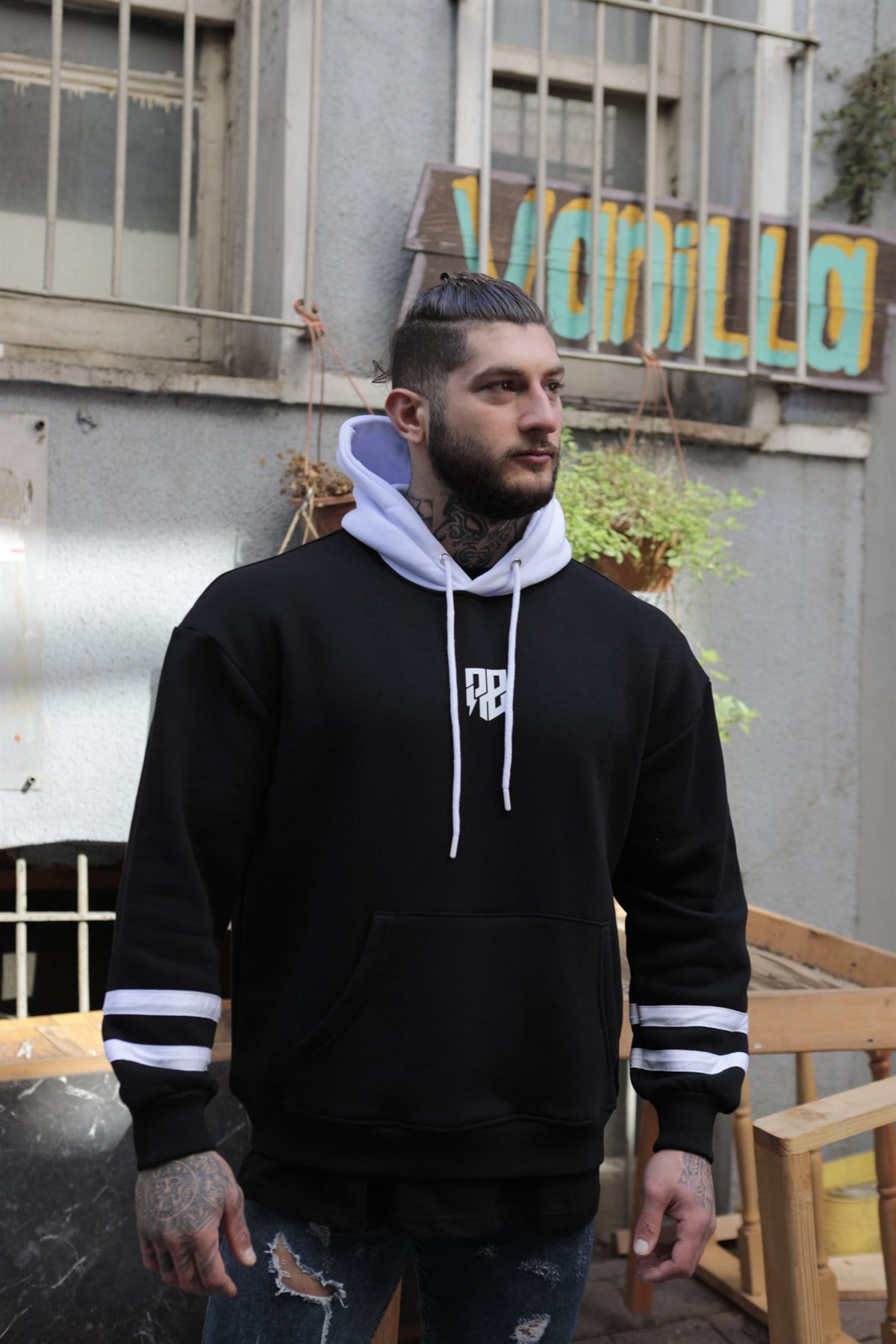 Kolu Şeritli Kapşonlu Siyah Oversize Sweatshirt