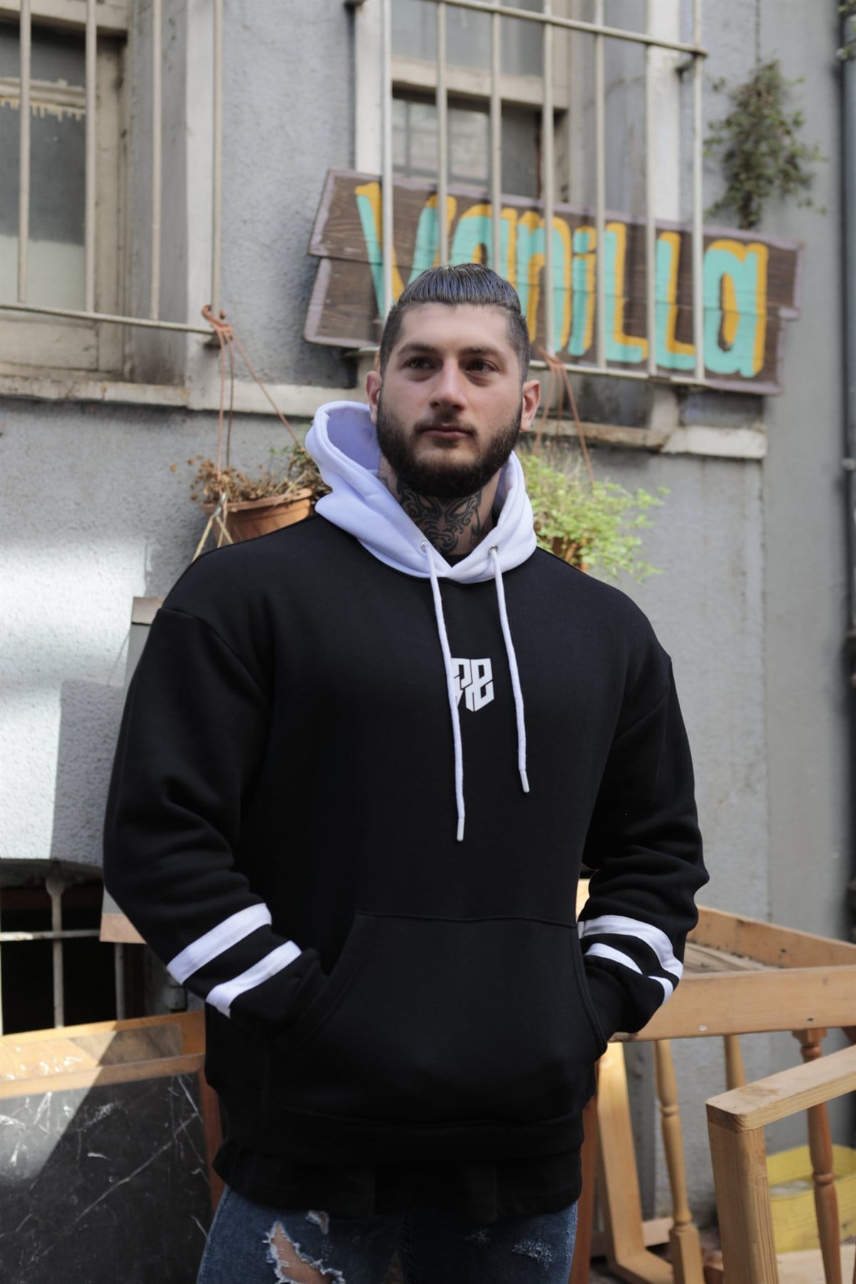 Kolu Şeritli Kapşonlu Siyah Oversize Sweatshirt