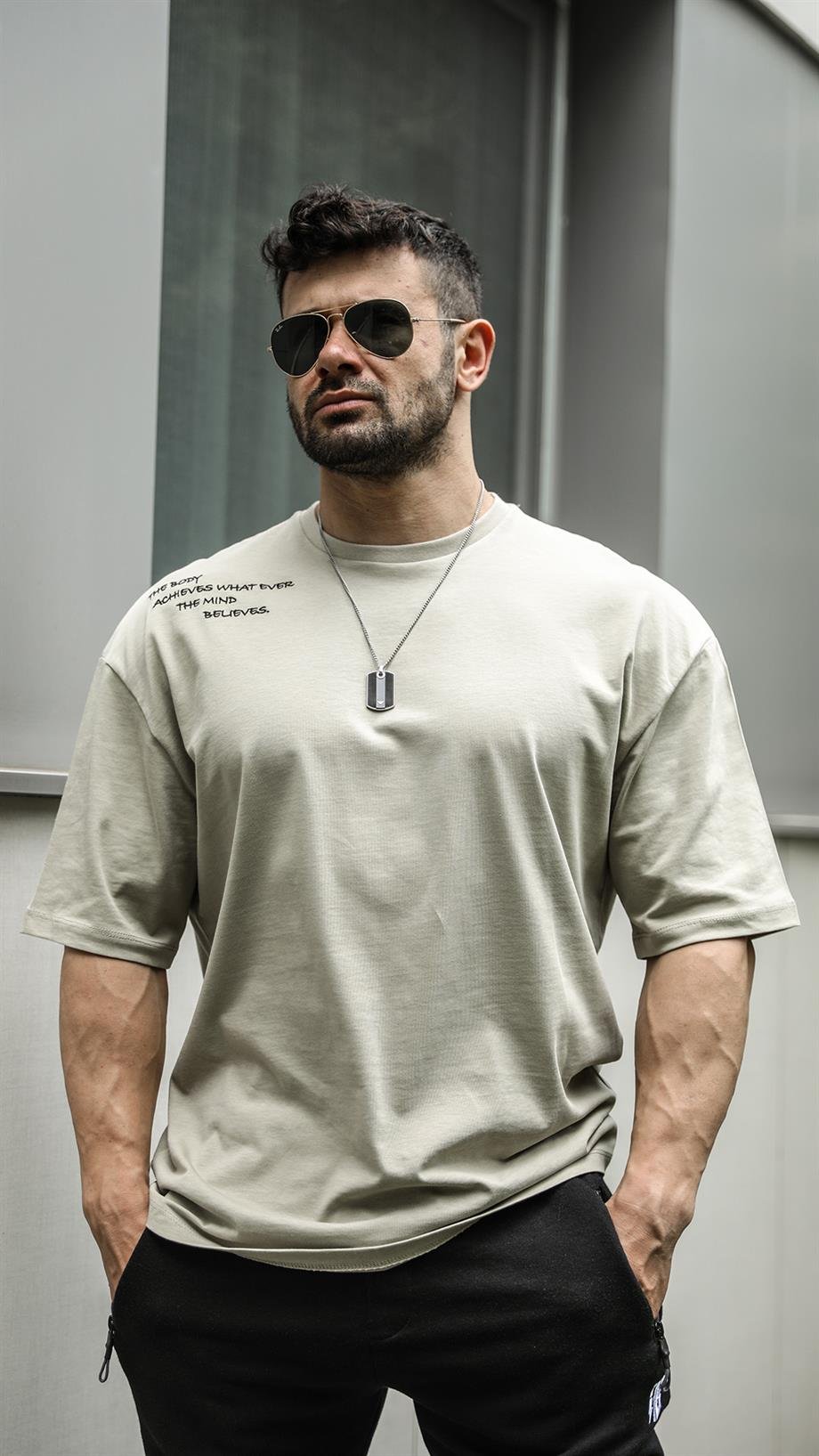 Omzu Detaylı Oversize Tshirt