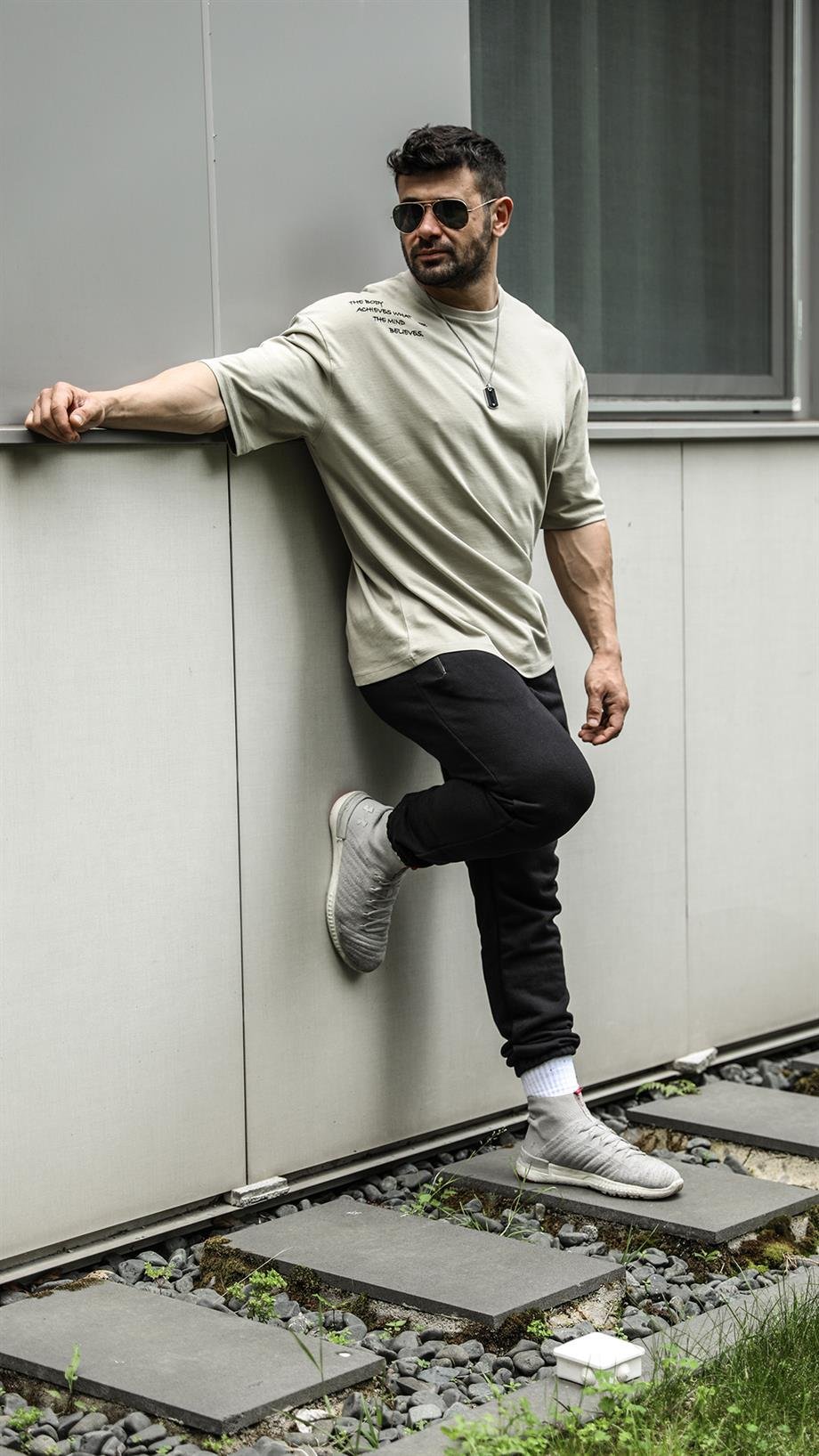 Omzu Detaylı Oversize Tshirt