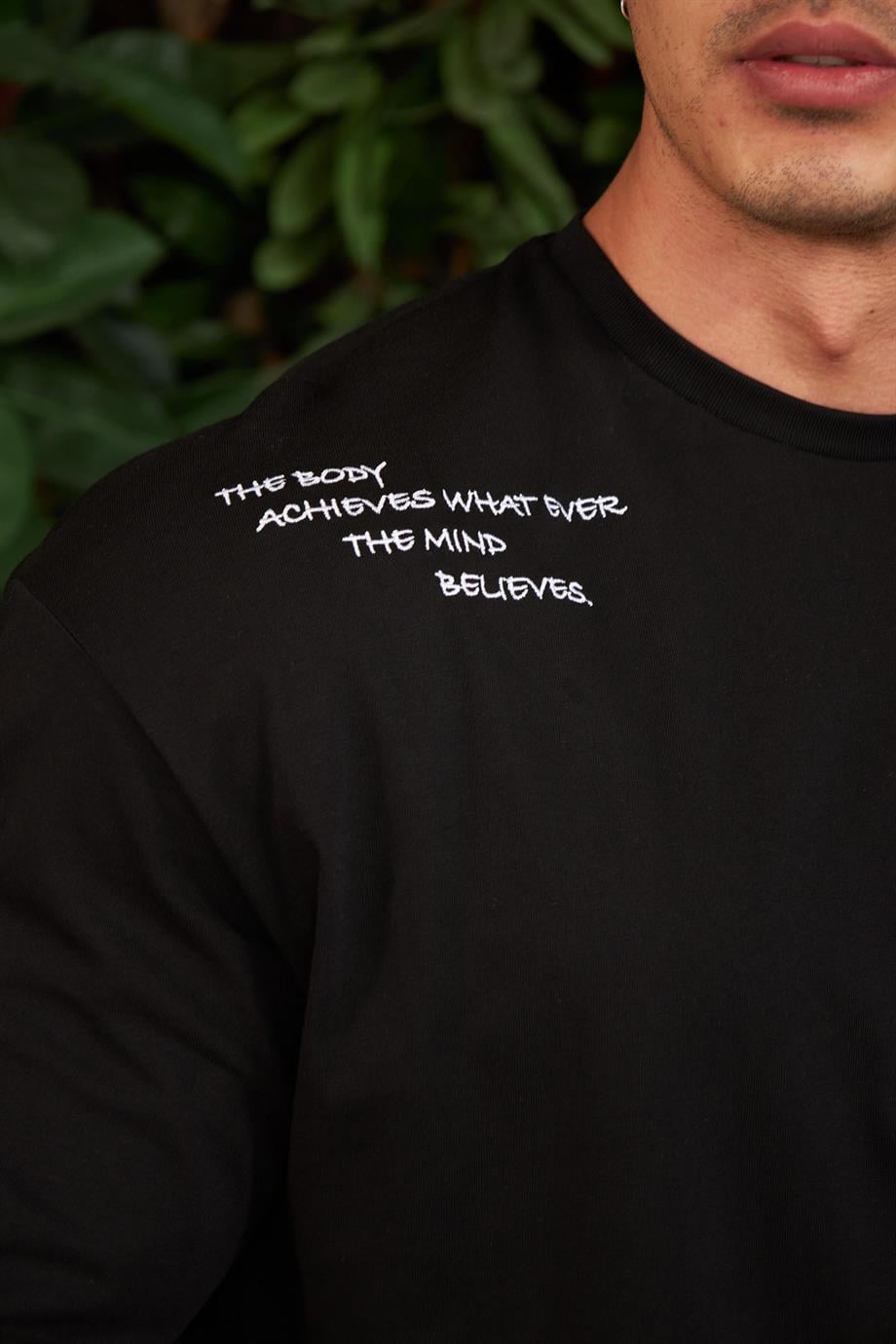 Omzu Detaylı Oversize Tshirt