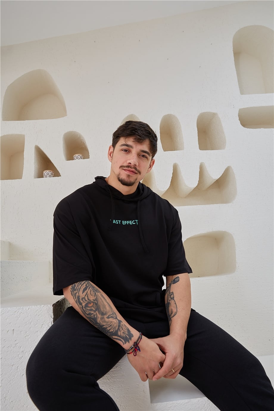Sırtı Baskılı Kapşonlu Siyah Oversize T-Shirt