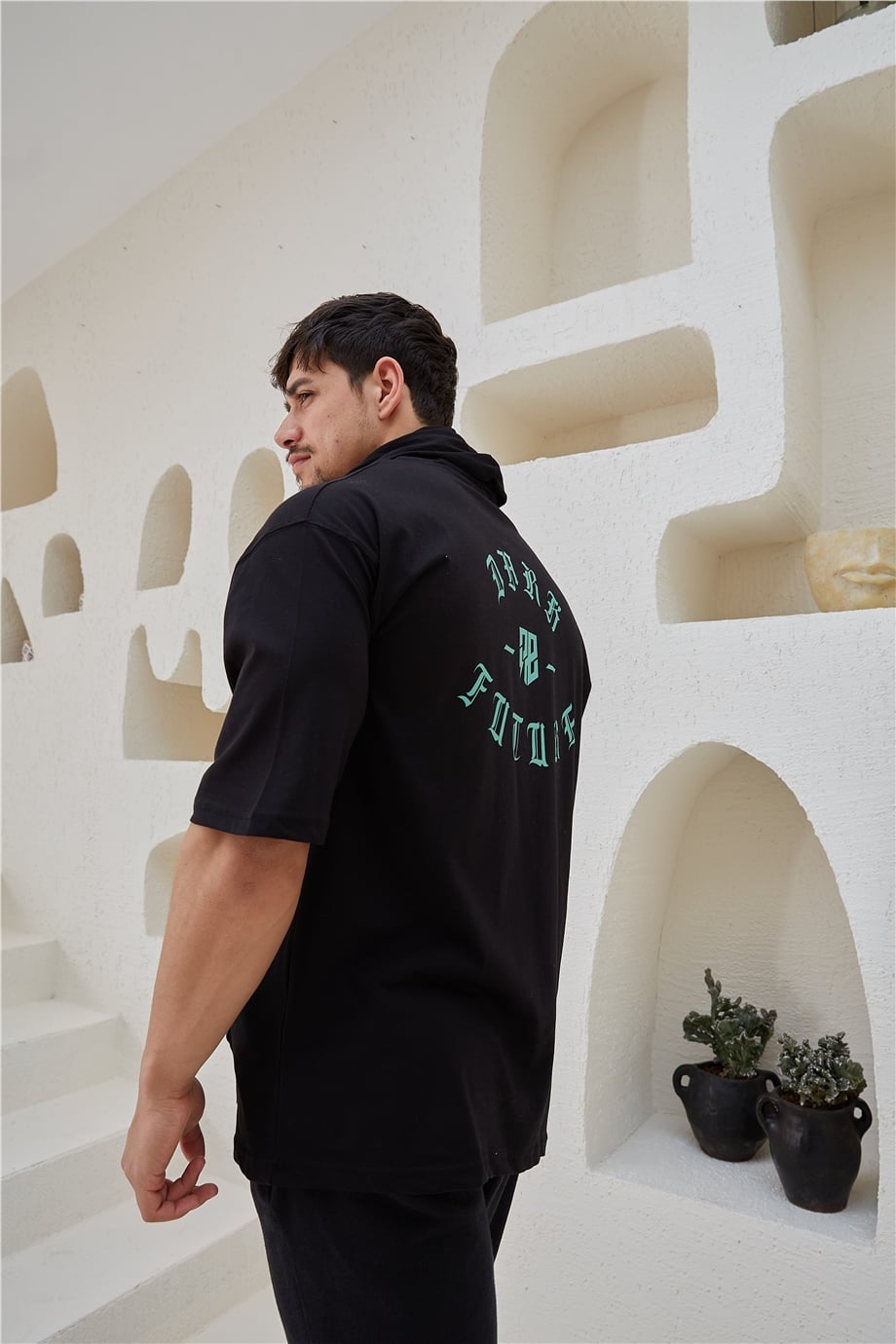 Sırtı Baskılı Kapşonlu Siyah Oversize T-Shirt