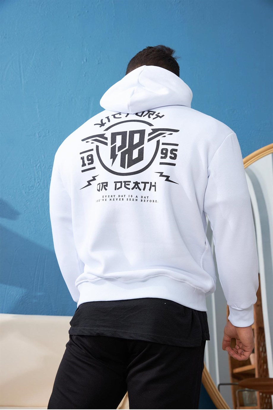 Sırtı Baskılı Kapüşonlu Oversize Beyaz Sweatshirt