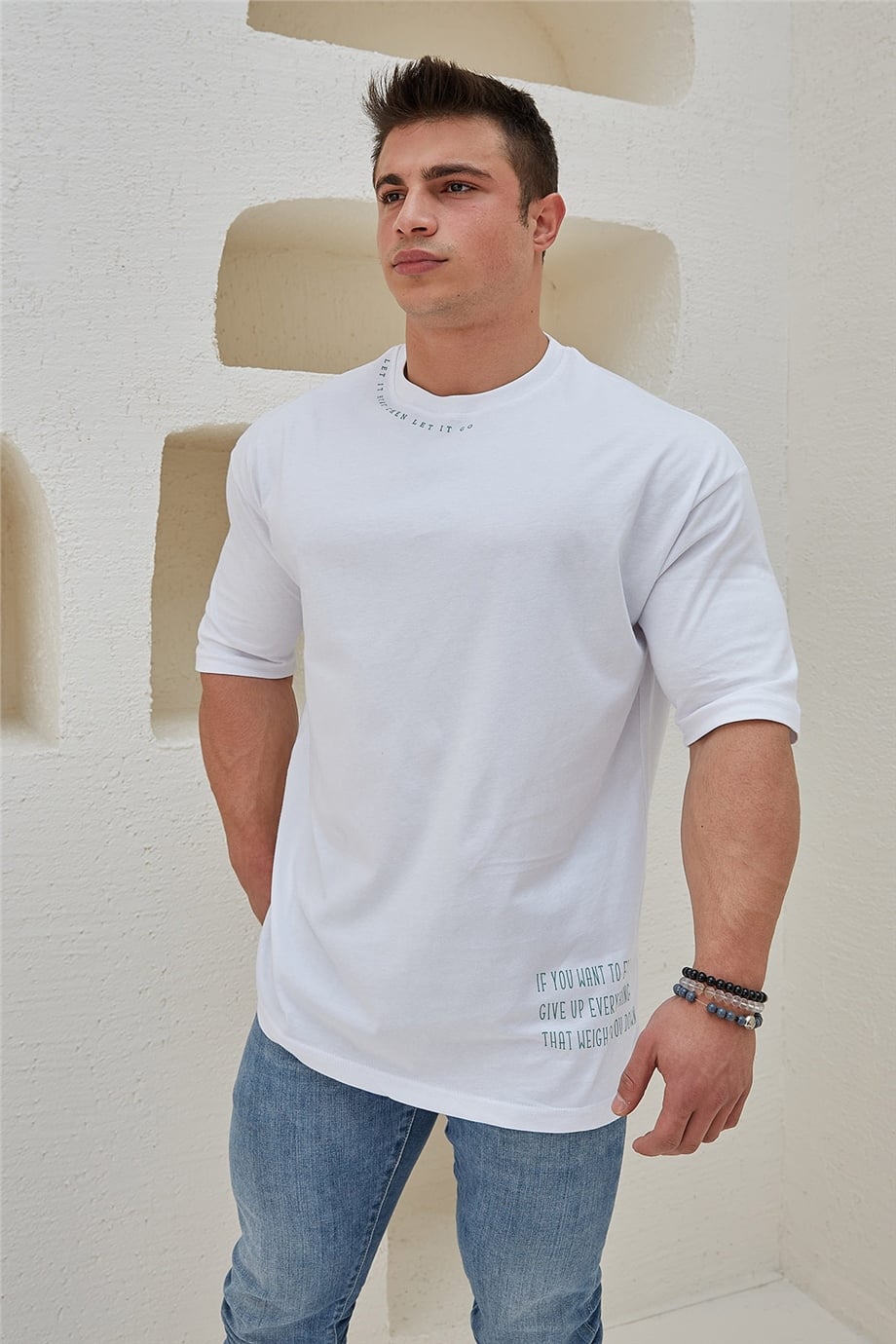 Yaka Detaylı Beyaz Oversize T-Shirt
