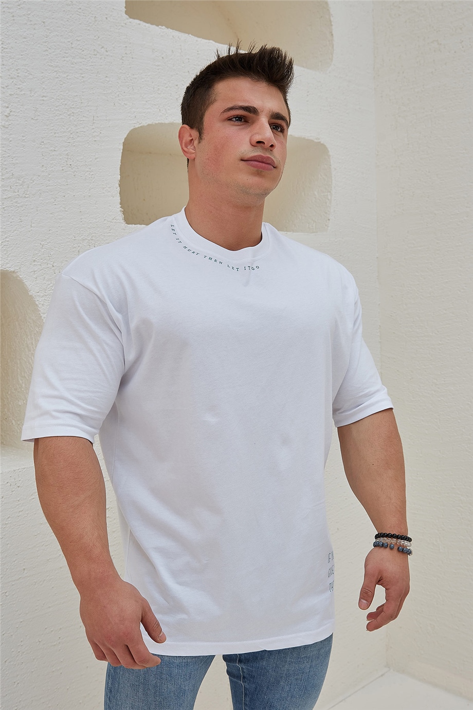 Yaka Detaylı Beyaz Oversize T-Shirt