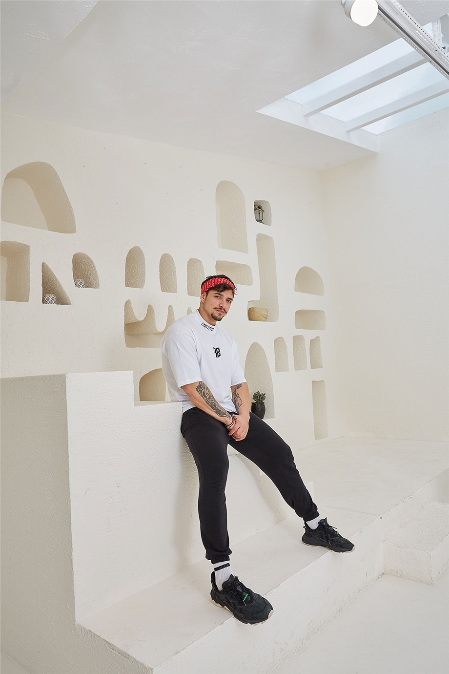 Yakası Nakış Baskılı Beyaz Oversize T-Shirt