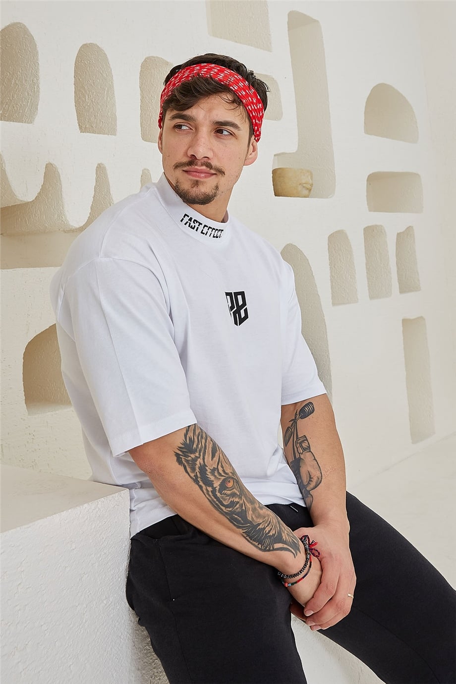 Yakası Nakış Baskılı Beyaz Oversize T-Shirt