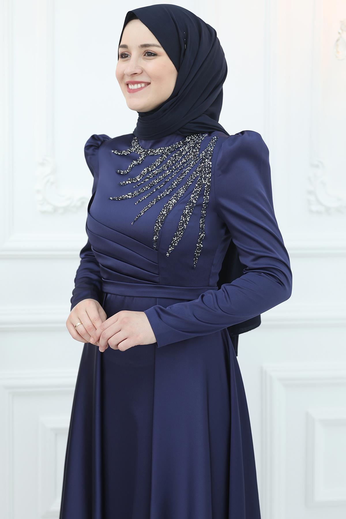 Amine Hüma Berceste Saten Abiye Lacivert