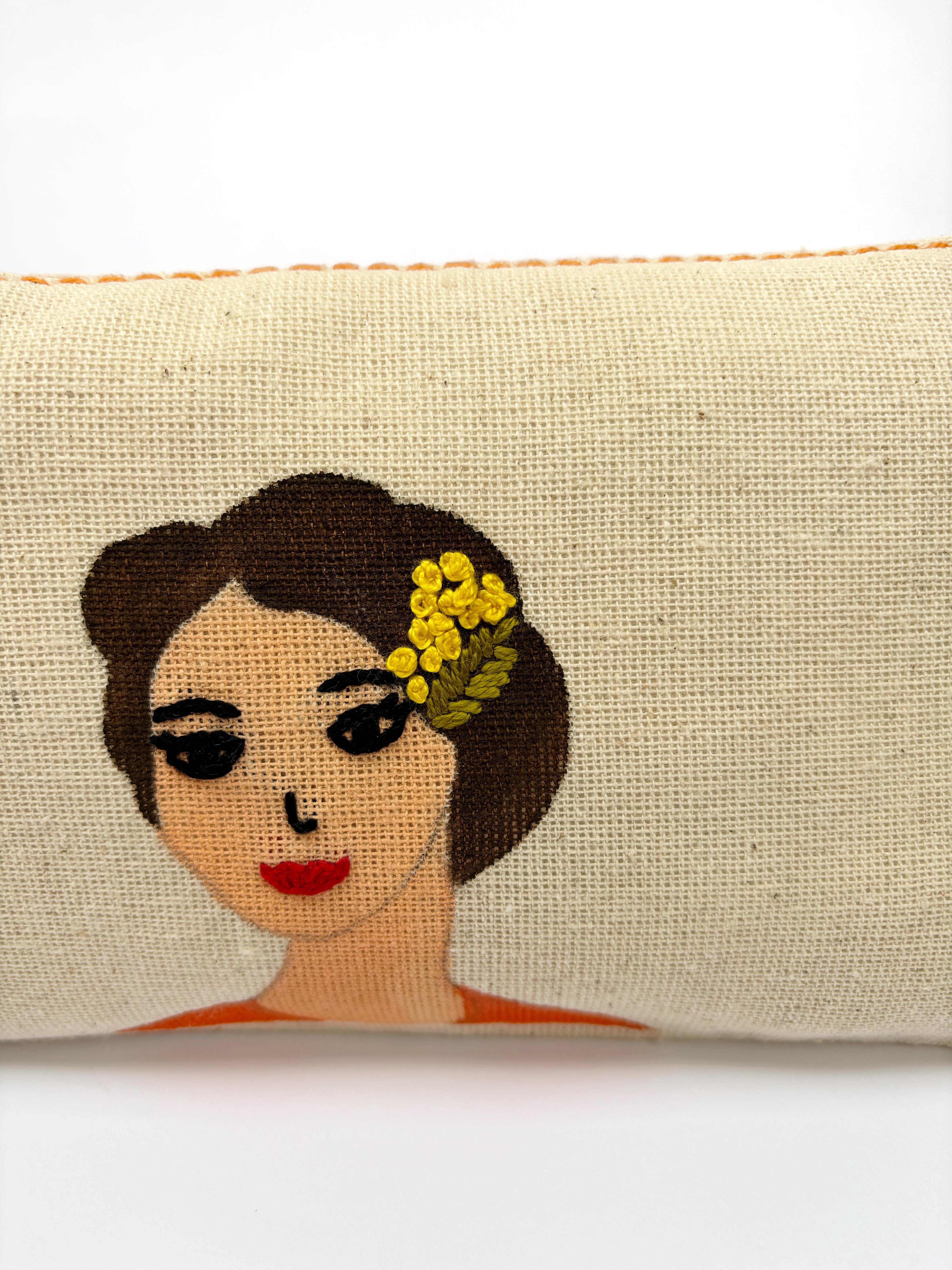 Daldaki Kedi Nakışlı Makyaj Çantası