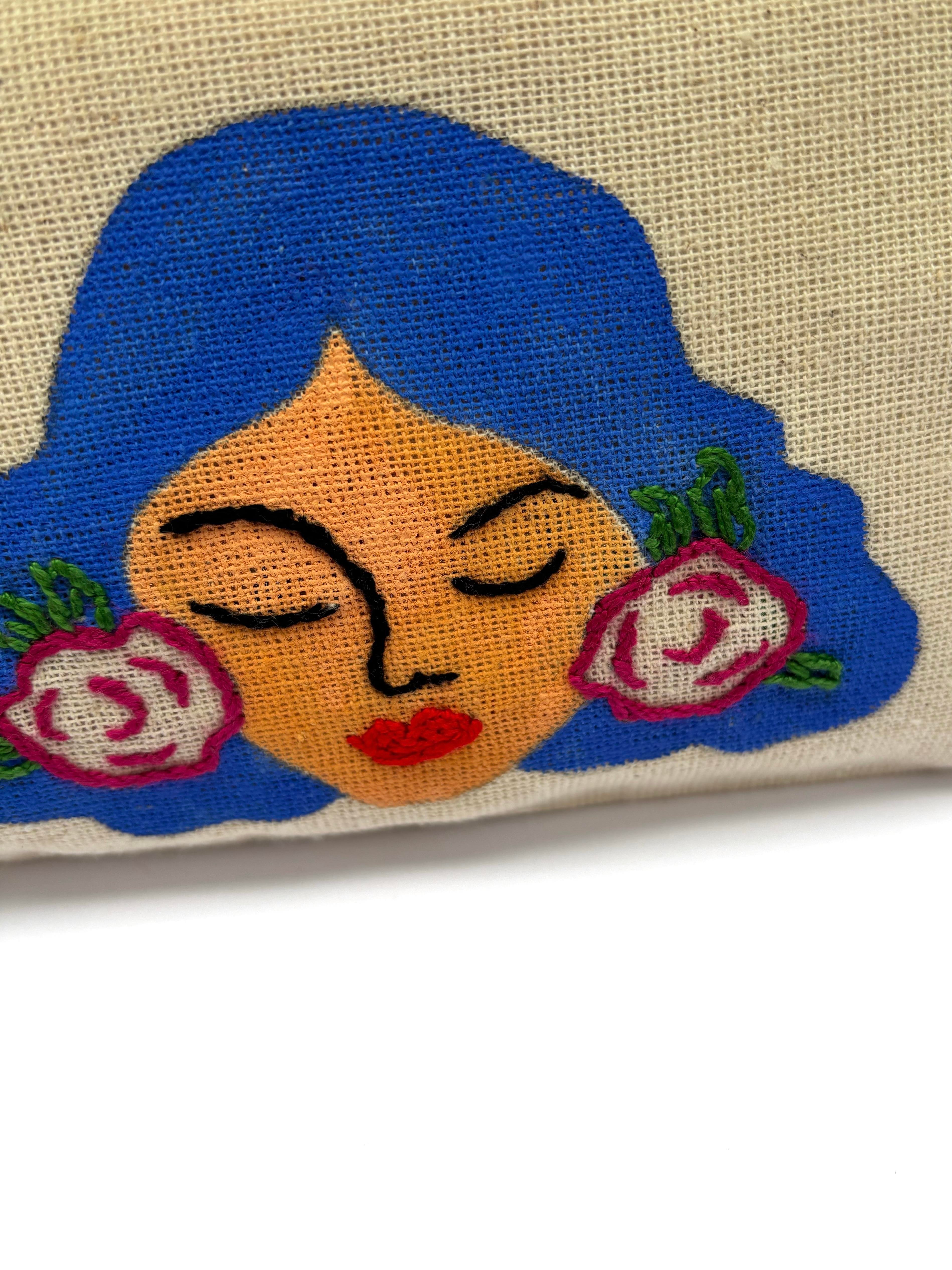 SAÇLARI ÇİÇEKLİ MAVİ  MAKYAJ ÇANTASI (BOYALI)  NİARMENA