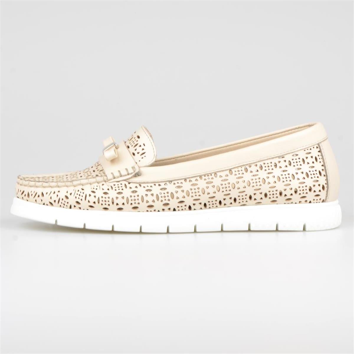 Lazer Desenli Bej Kadın Loafer