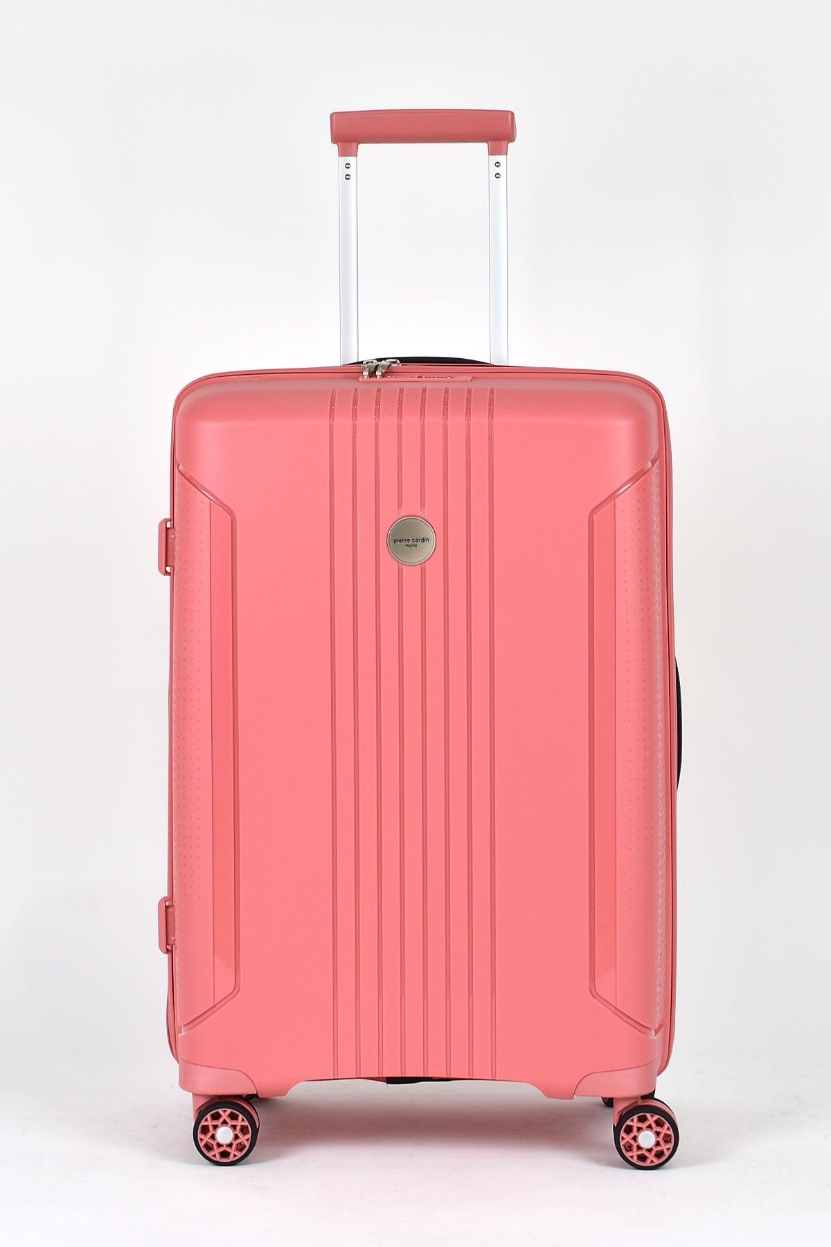{Pierre Cardin}