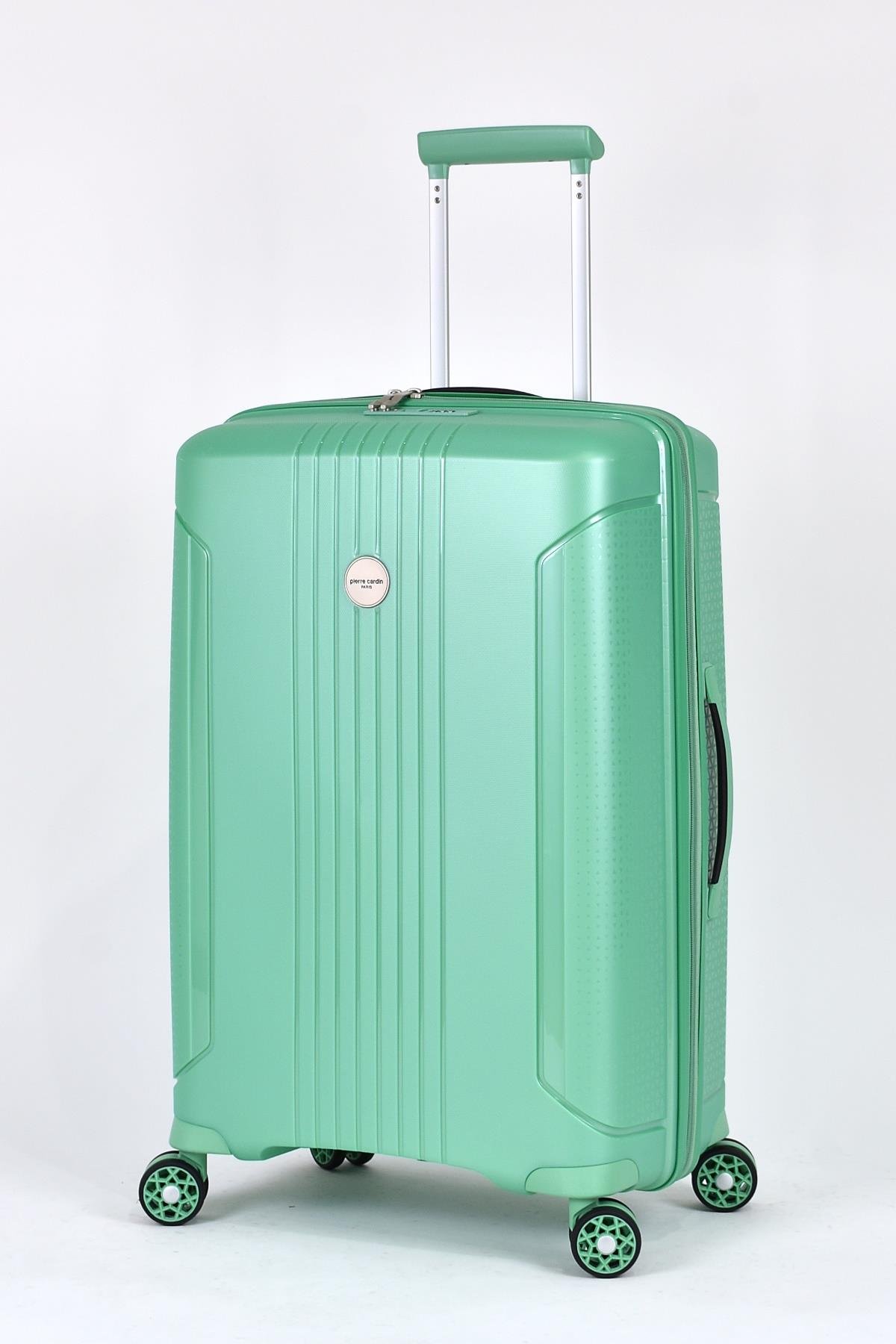 {Pierre Cardin}
