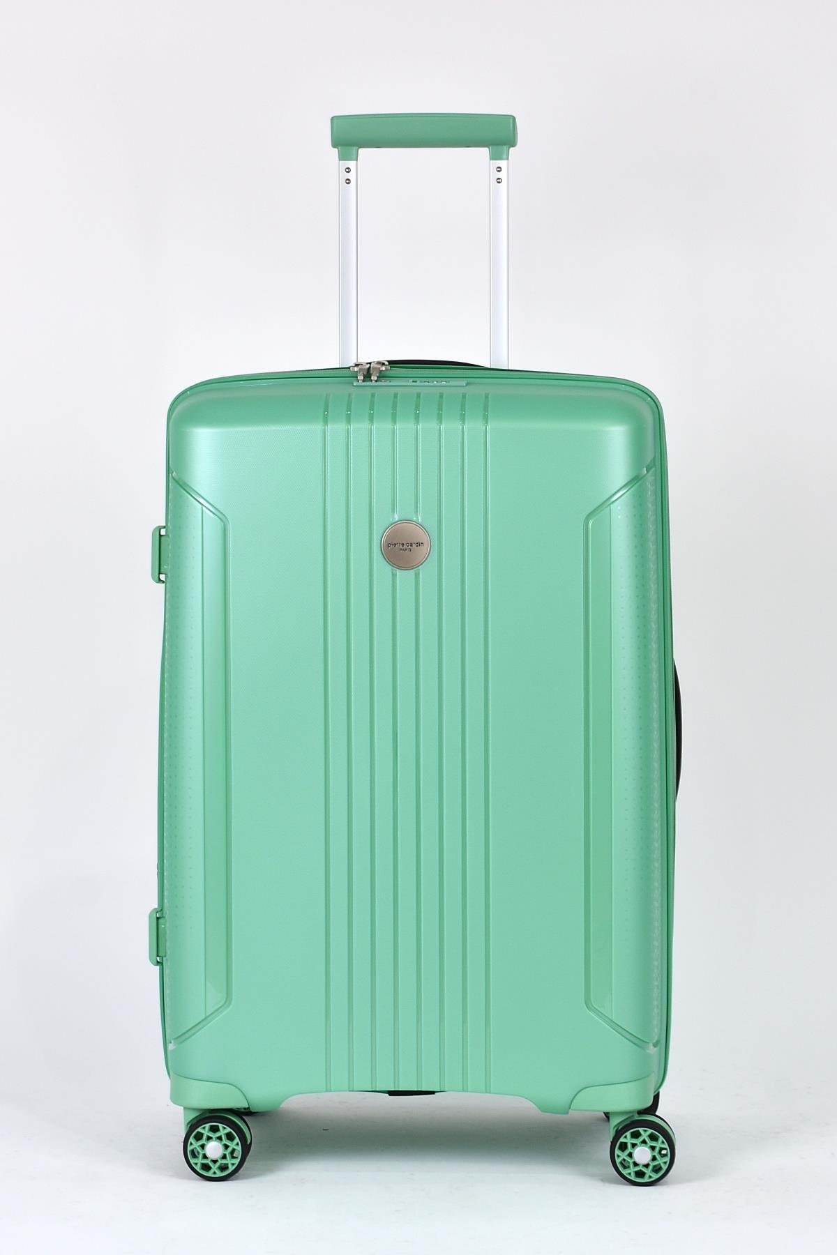 {Pierre Cardin}