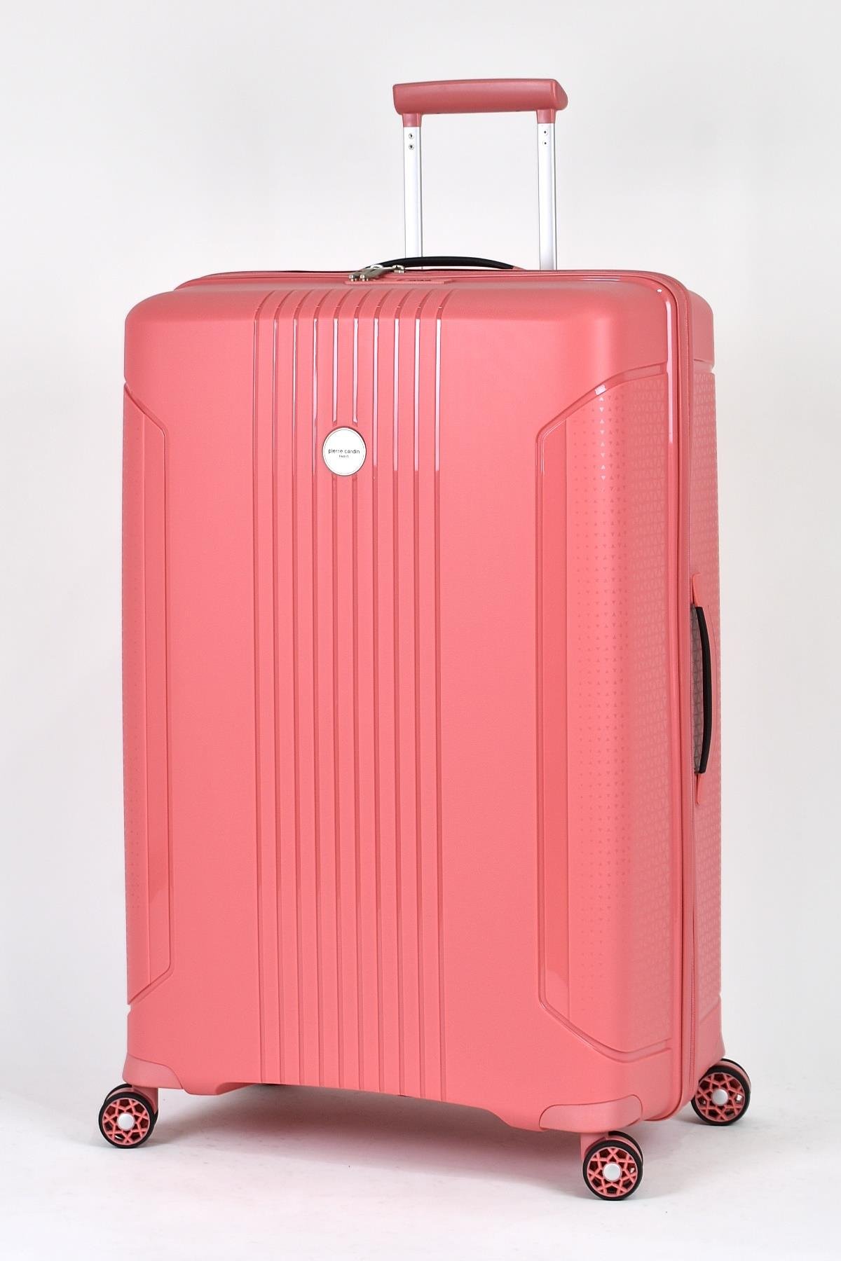 {Pierre Cardin}
