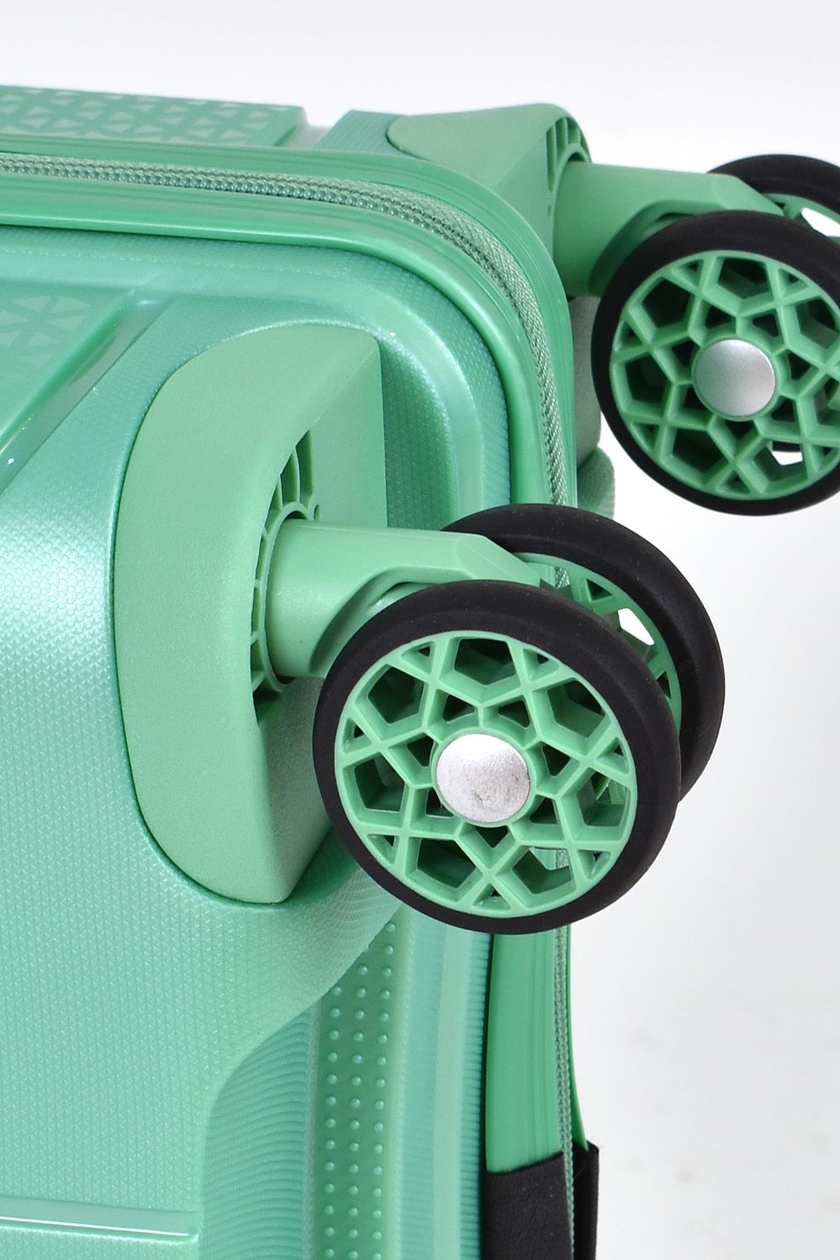 {Pierre Cardin}