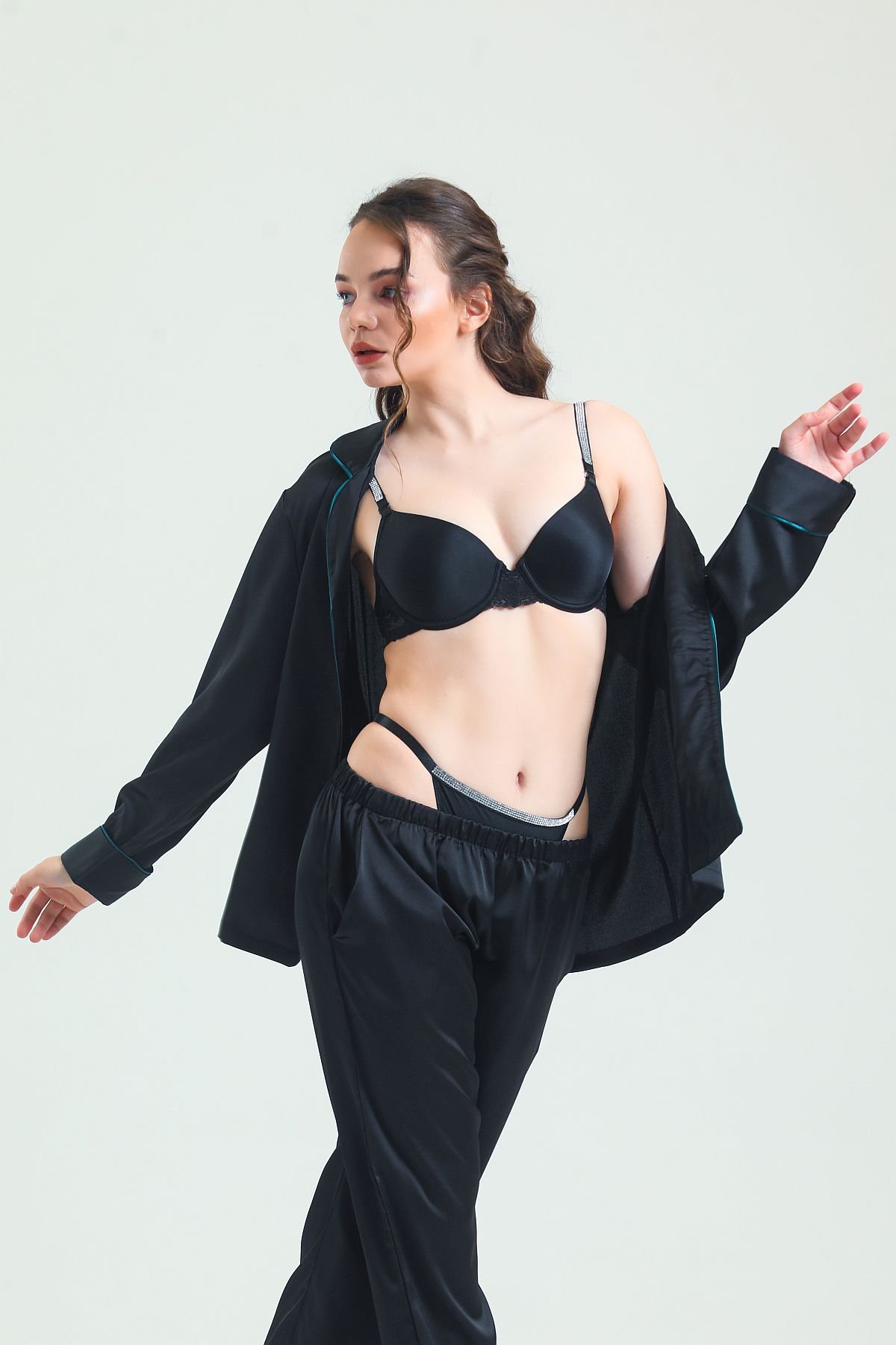 SütyenlerMagic Form 6389 Kadın Askısı Taşlı Dolgusuz Süngerli Dantelli Sütyen-Siyah | Pijamapazari.comMagic Form 6389 Kadın Askısı Taşlı Dolgusuz Süngerli Dantelli Sütyen-Siyah