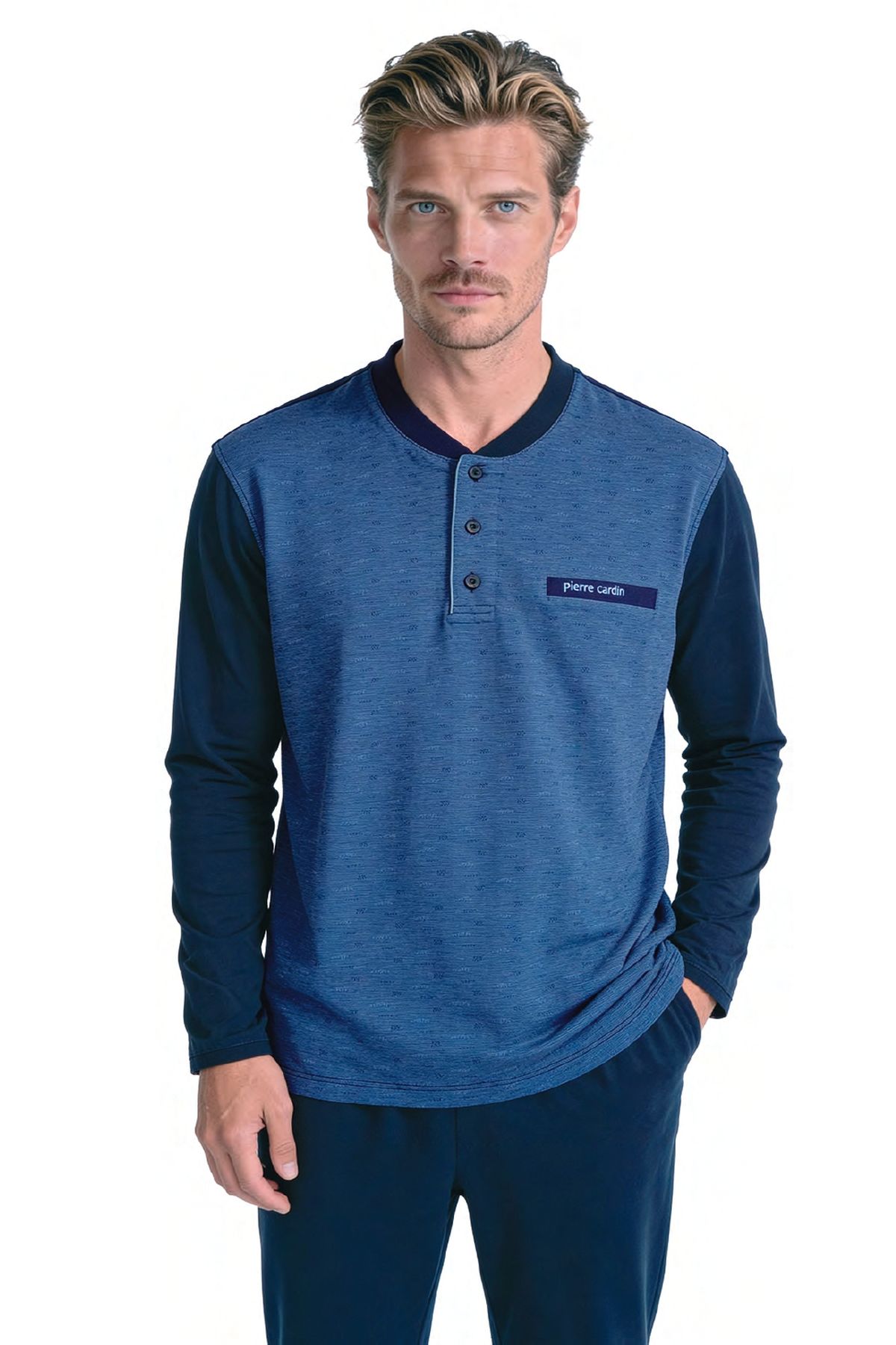PijamalarHG8757575840578 Pijamapazarı.com'da. Uygun fiyat seçenekleri ile sipariş verebilirsiniz.Pierre Cardin 6142 Erkek Uzun kollu Yakası Düğmeli Jakarlı Pijama Takımı-Lacivert