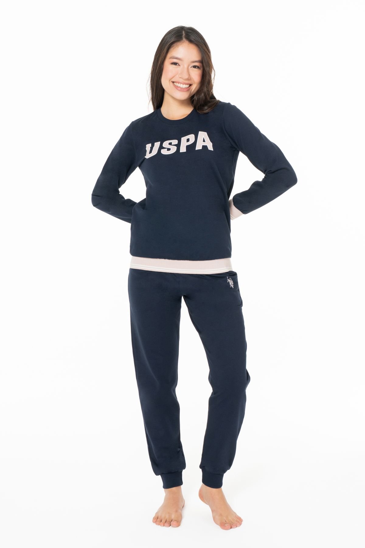Eşofman TakımlarıU.s Polo Assn. 20117 Kadın Uzun Kollu Bisiklet Yaka Paçası Bantlı Rahat Ev Giyim-Lacivert | Pijamapazari.comU.s Polo Assn. 20117 Kadın Uzun Kollu Bisiklet Yaka Paçası Bantlı Rahat Ev Giyim-Lacivert