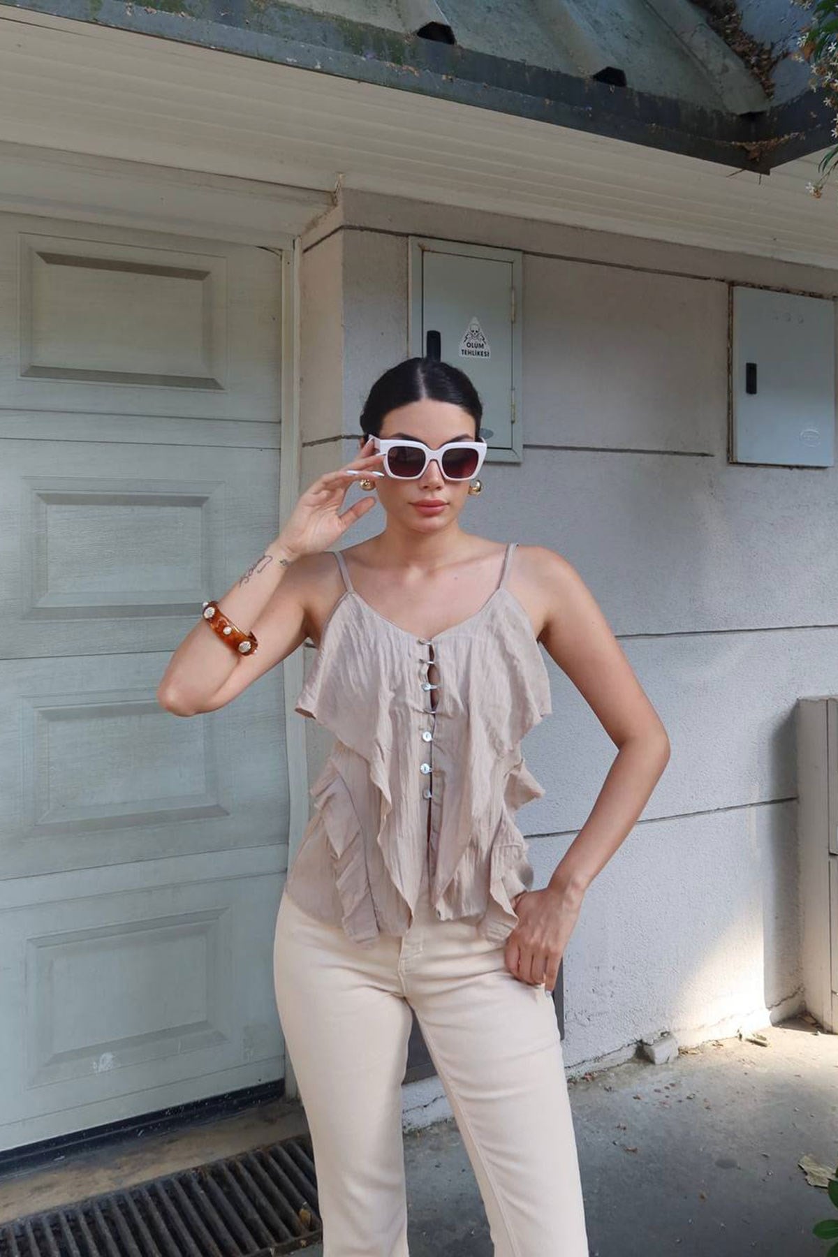 Düğme Detay Askılı Crop BEJ